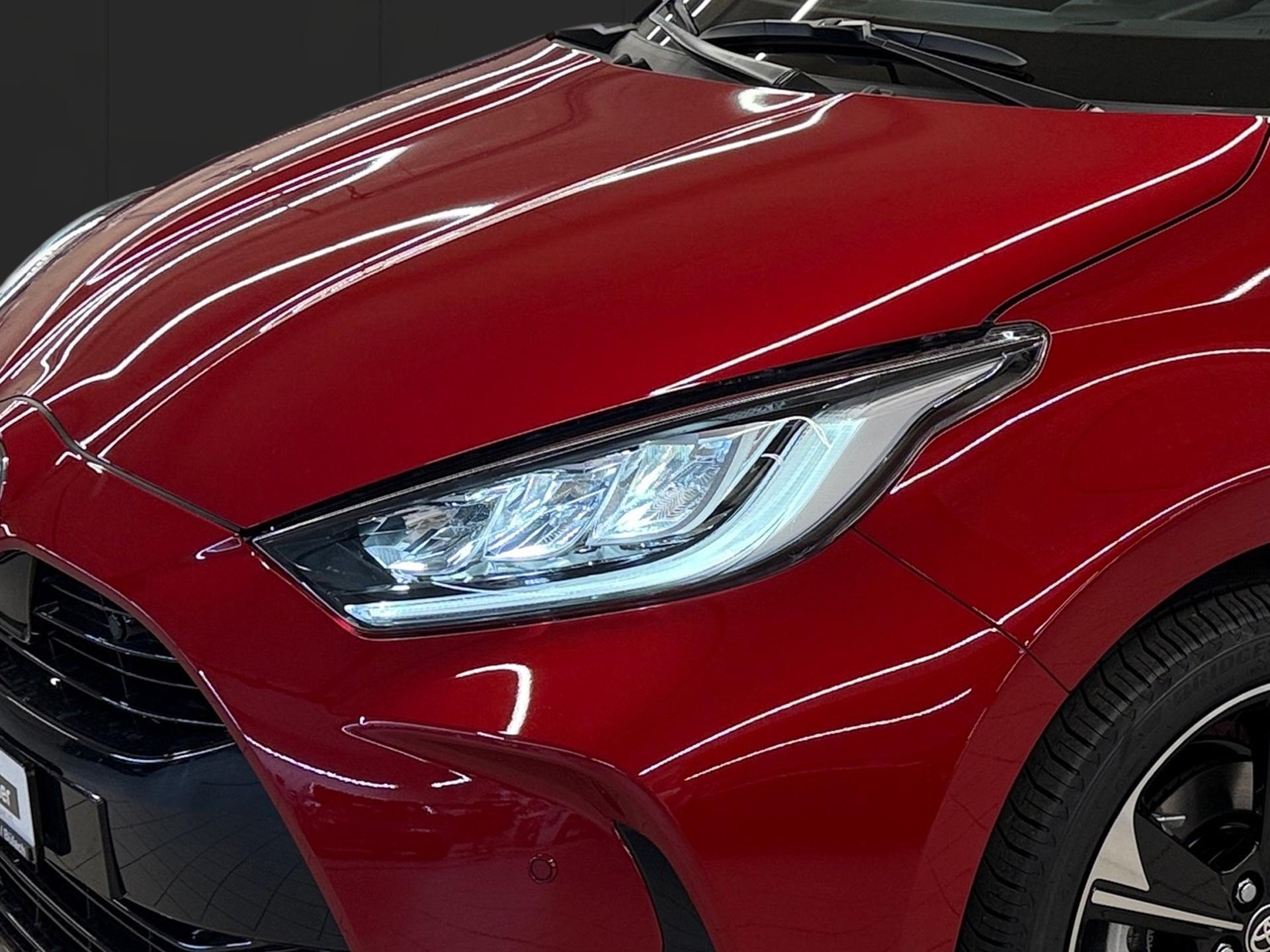 TOYOTA Yaris 1.5 Premium e-CVT-image-8