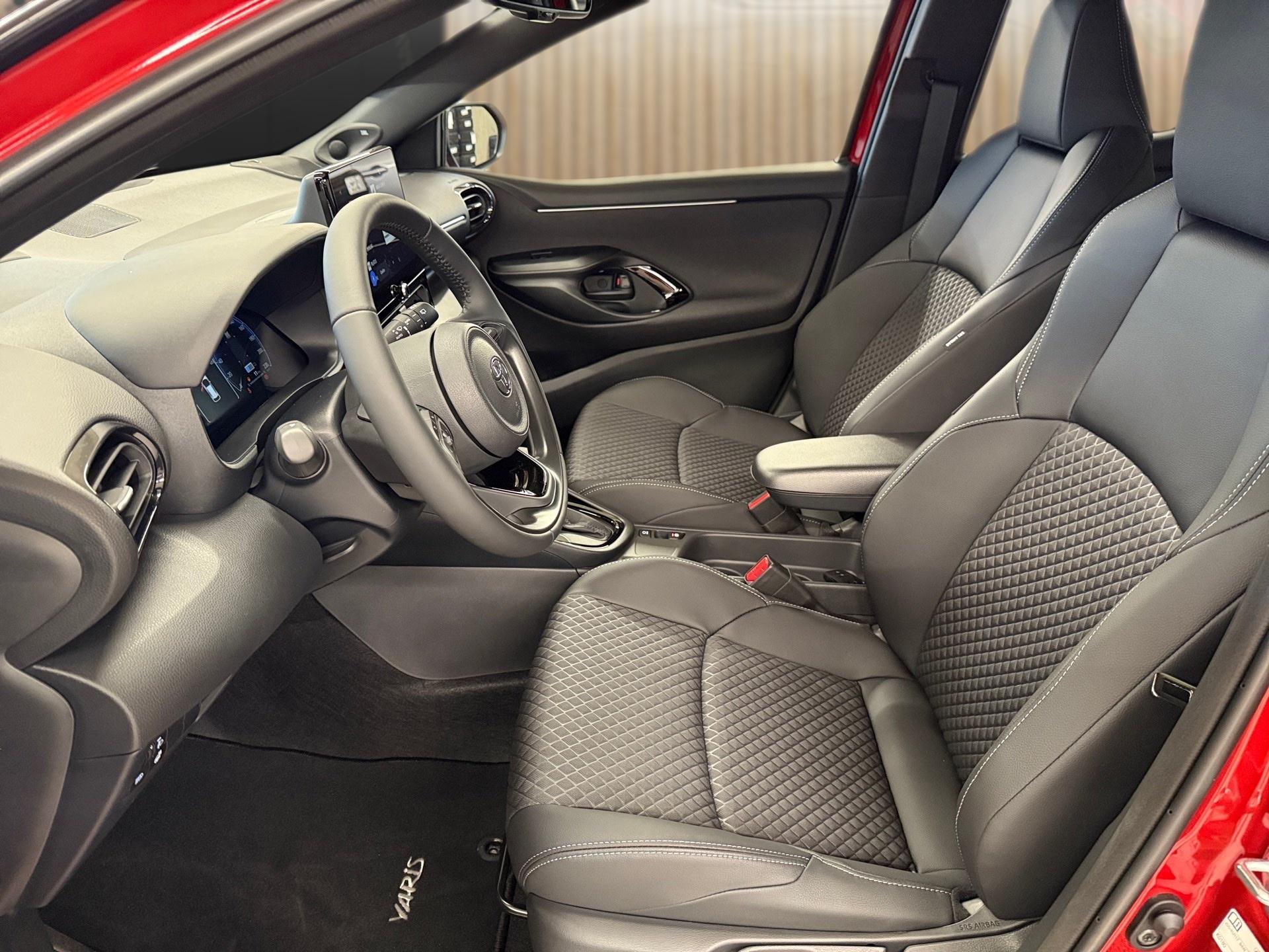 TOYOTA Yaris 1.5 Premium e-CVT-image-10
