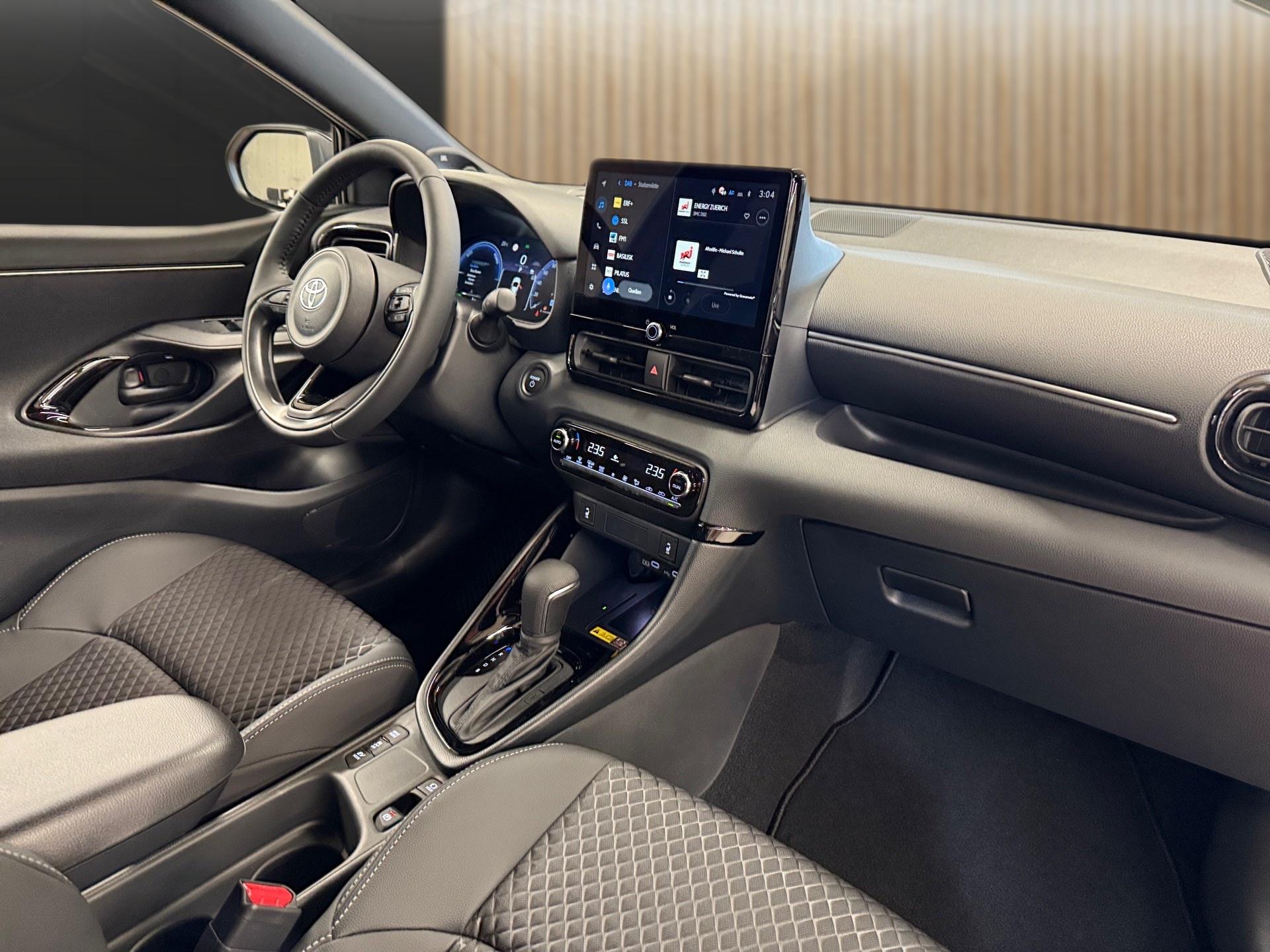 TOYOTA Yaris 1.5 Premium e-CVT-image-14