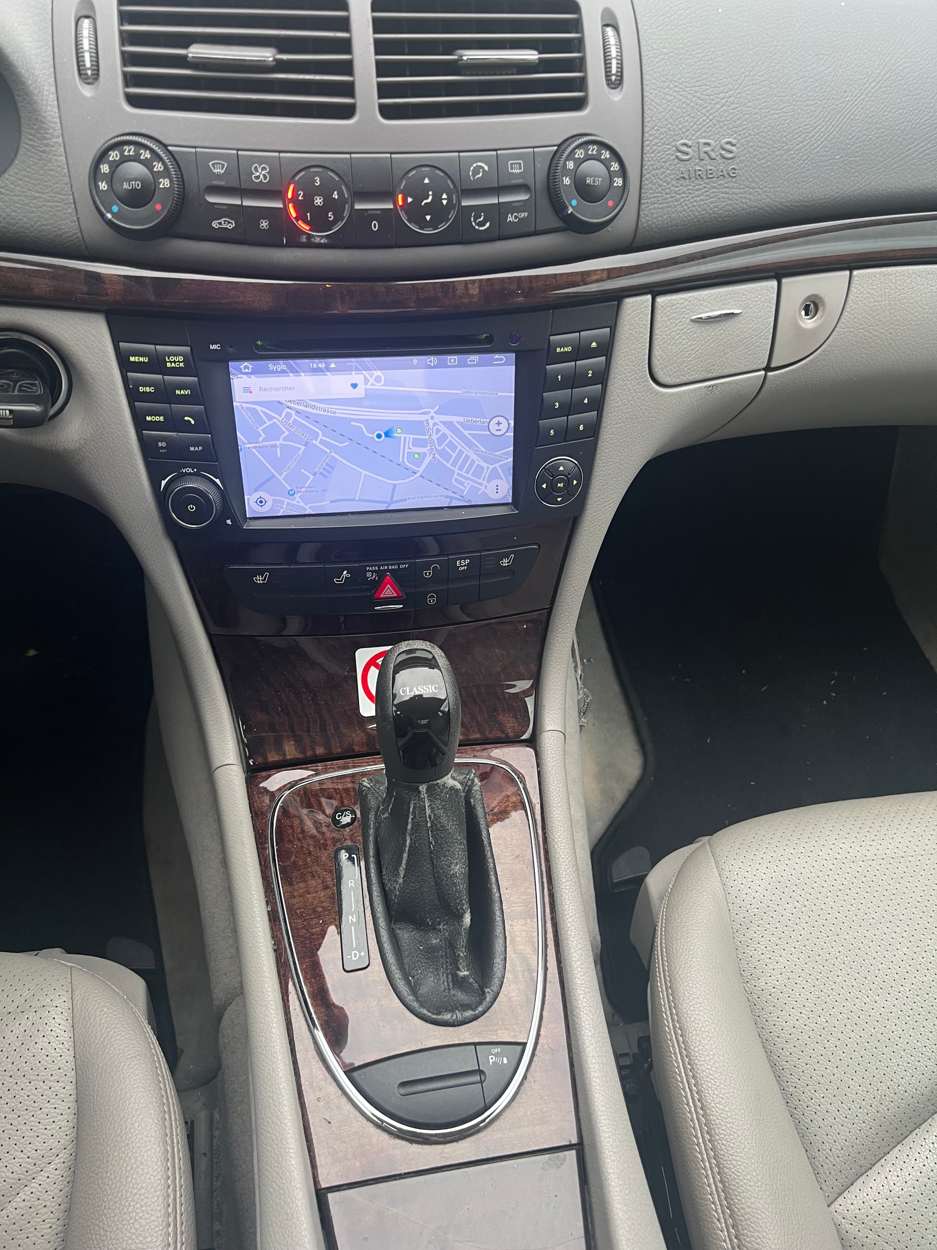 MERCEDES-BENZ E 220 CDI Classic Automatik-image-6