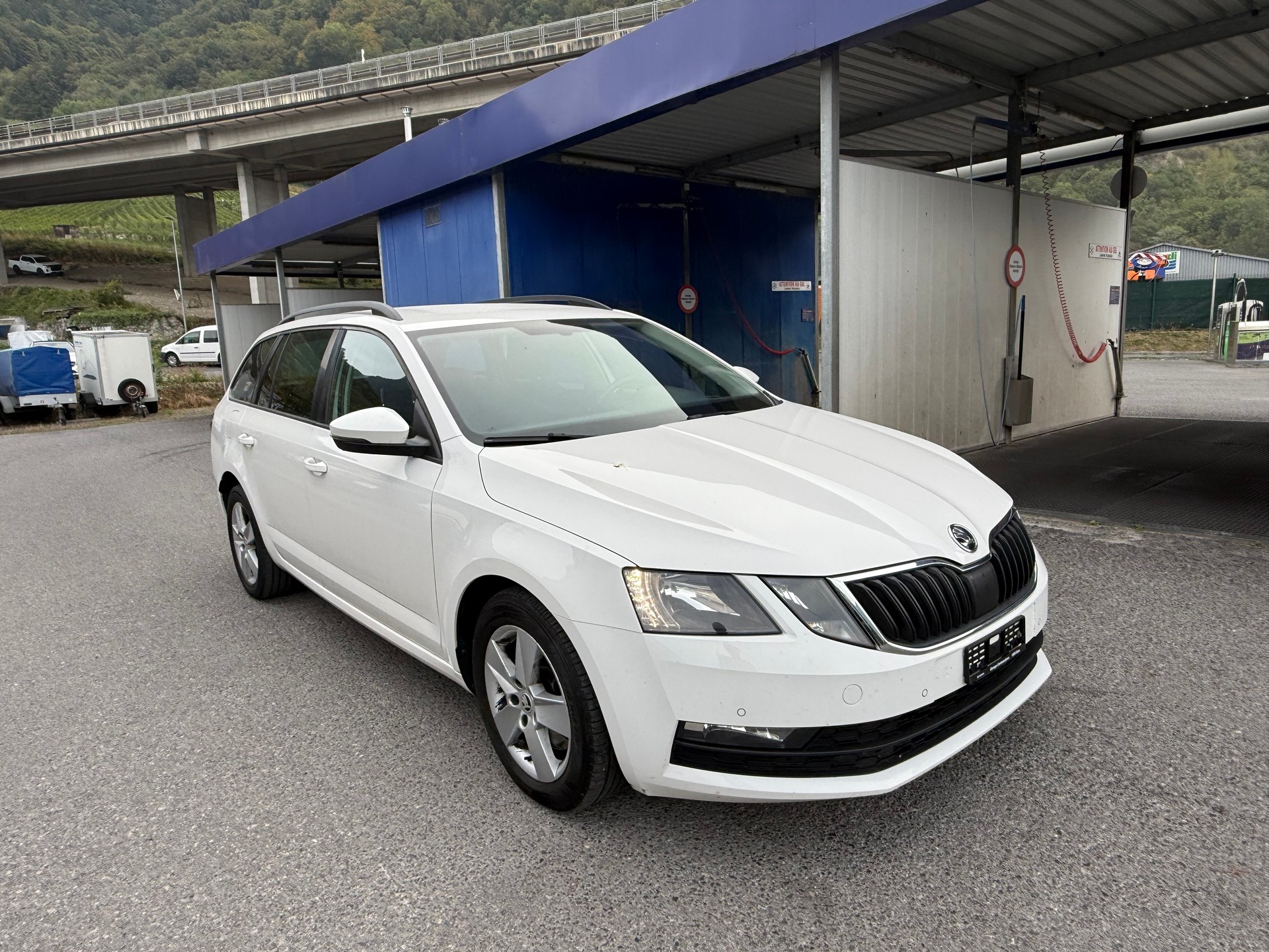 SKODA Octavia Combi 2.0 TDI Swiss Line 25 4x4-showroom-element-2
