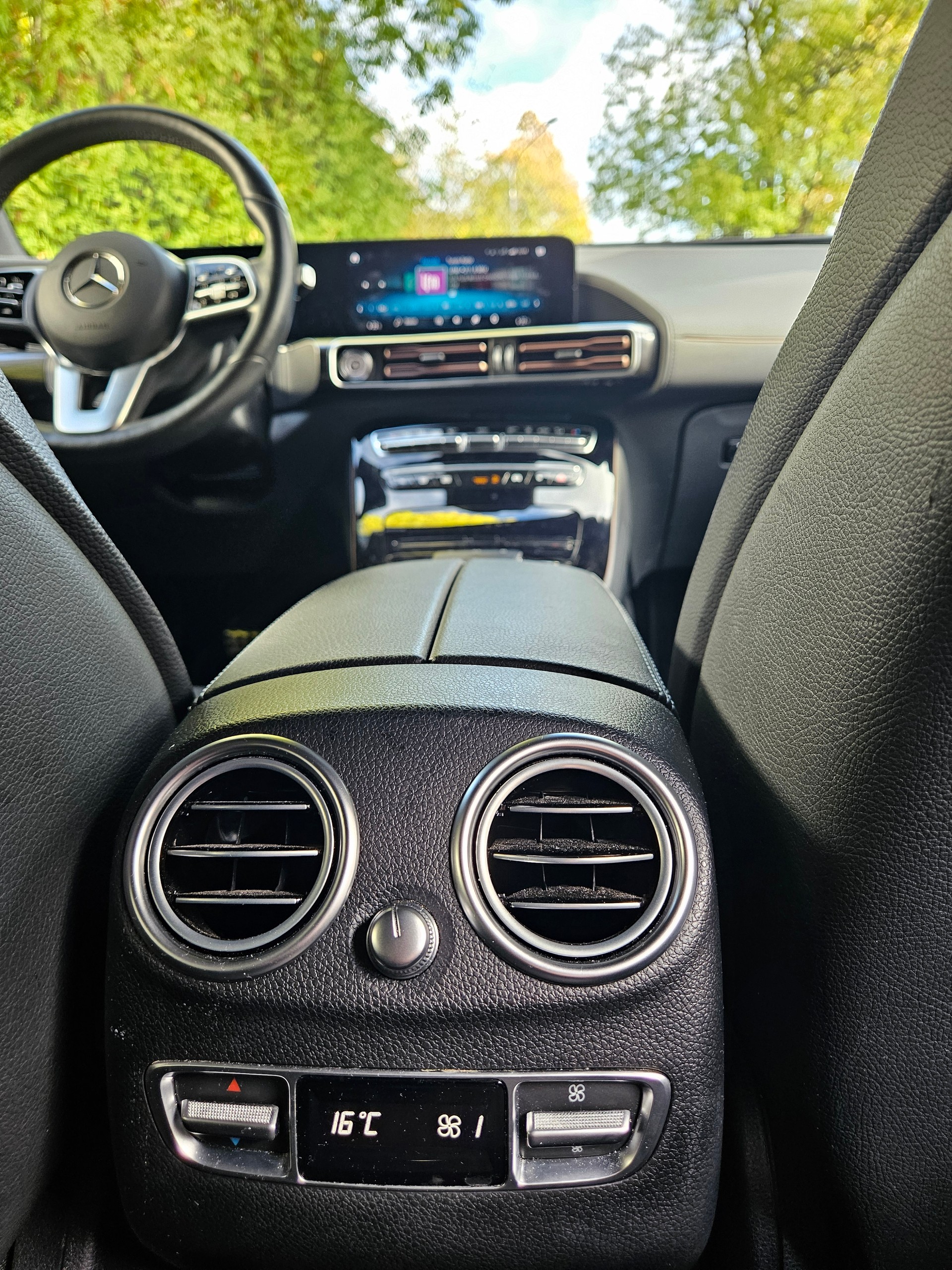MERCEDES-BENZ EQC 400 AMG Line, Parfait état! services Mercedes, garantie 12 mois, couleur rare "Champagne", Crochet, vitrage acoustique-image-14