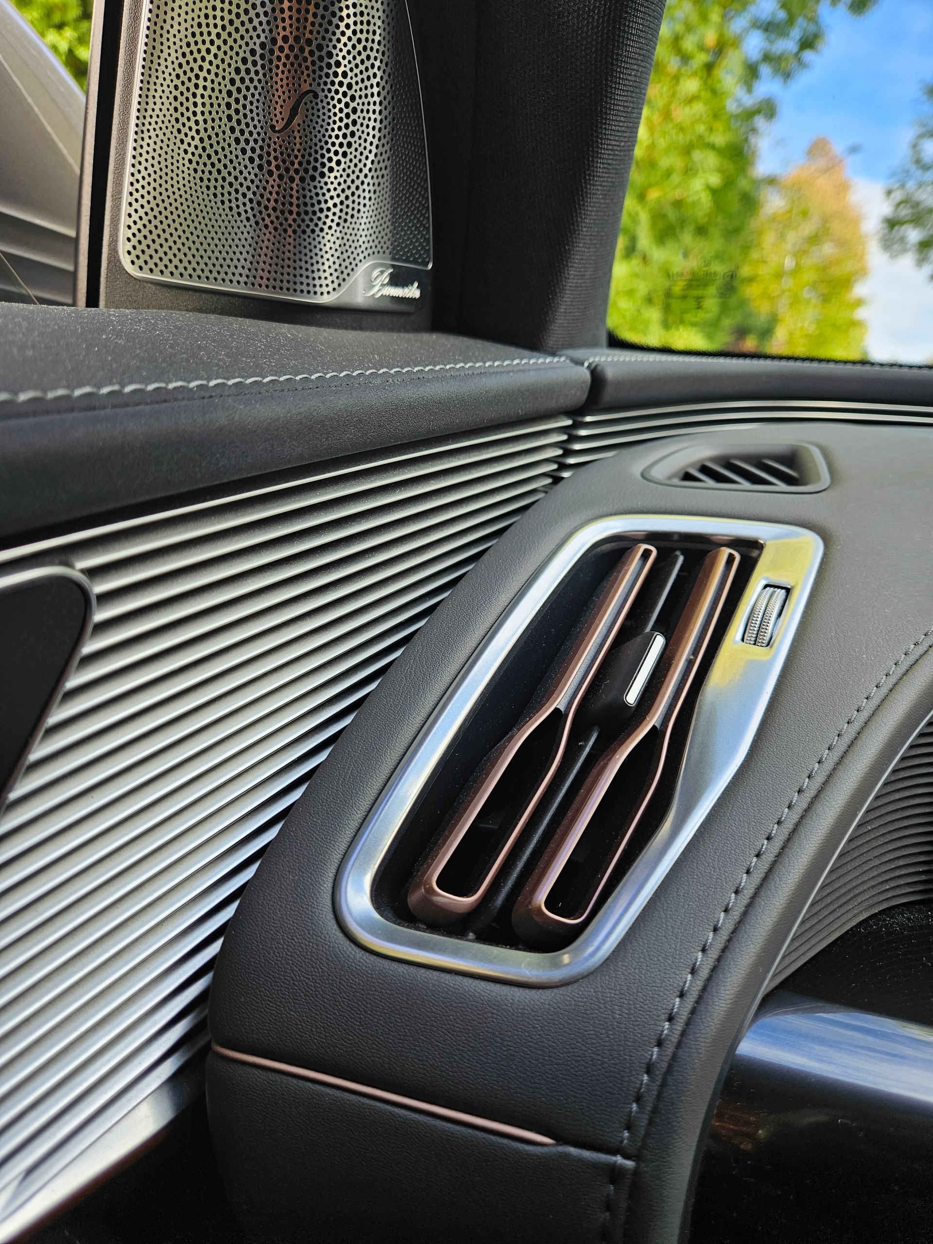 MERCEDES-BENZ EQC 400 AMG Line, Parfait état! services Mercedes, garantie 12 mois, couleur rare "Champagne", Crochet, vitrage acoustique-image-9