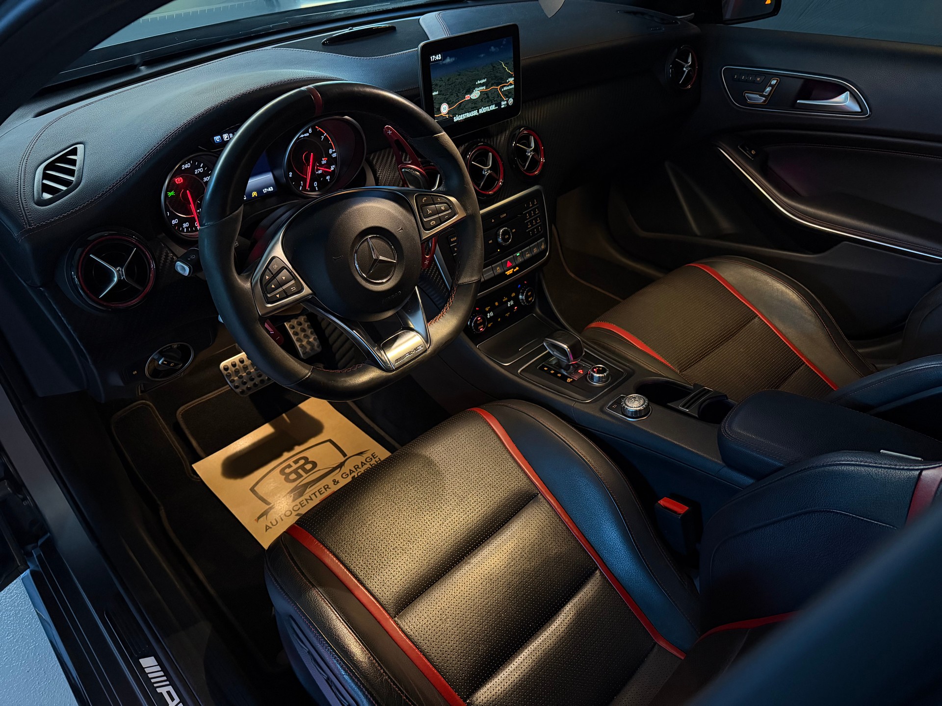 MERCEDES-BENZ A 45 AMG 4Matic Speedshift 7G-DCT **Desingno Mountaingrau Magno**-image-15