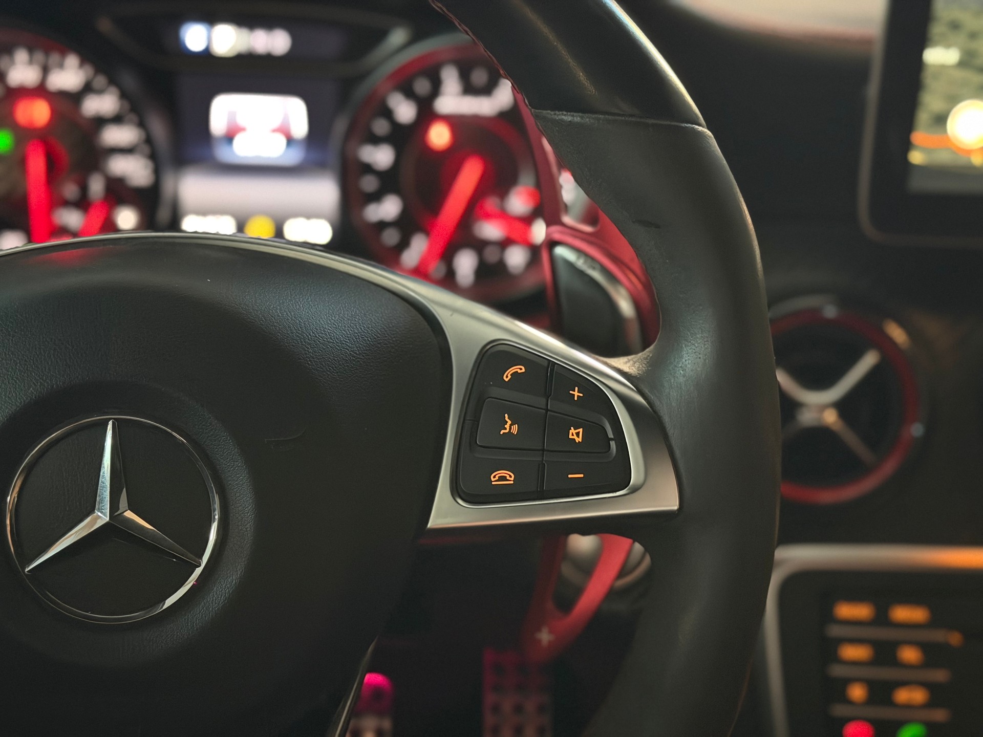 MERCEDES-BENZ A 45 AMG 4Matic Speedshift 7G-DCT **Desingno Mountaingrau Magno**-image-24