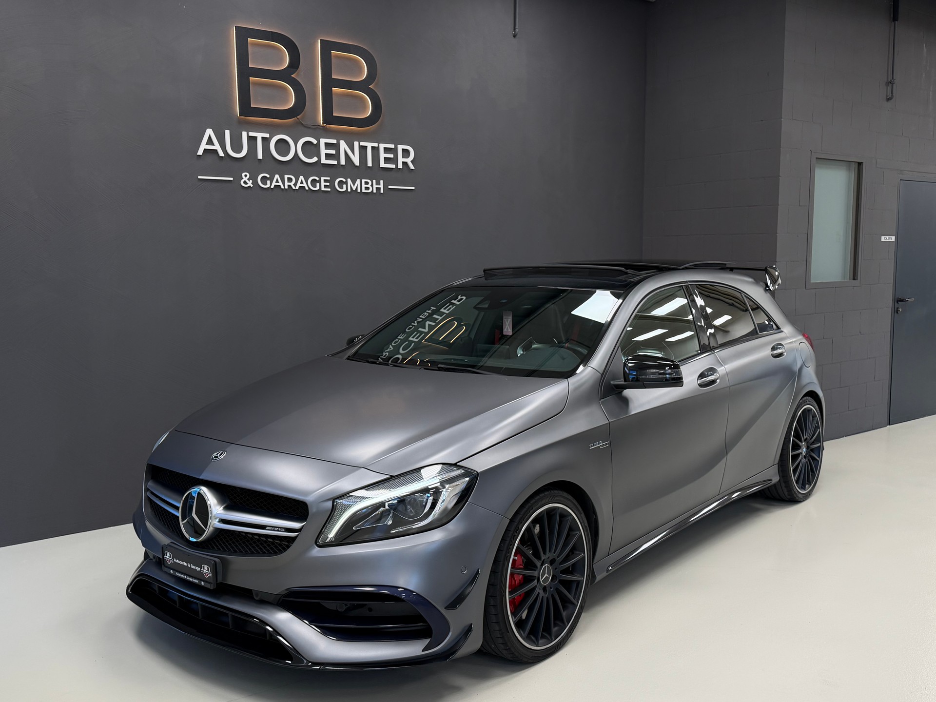 MERCEDES-BENZ A 45 AMG 4Matic Speedshift 7G-DCT **Desingno Mountaingrau Magno**