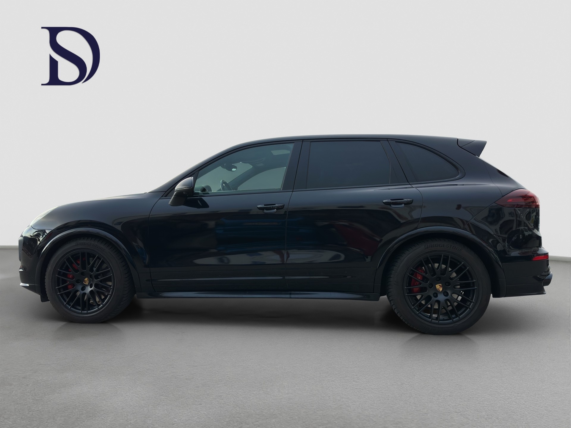 PORSCHE Cayenne GTS-showroom-element-1