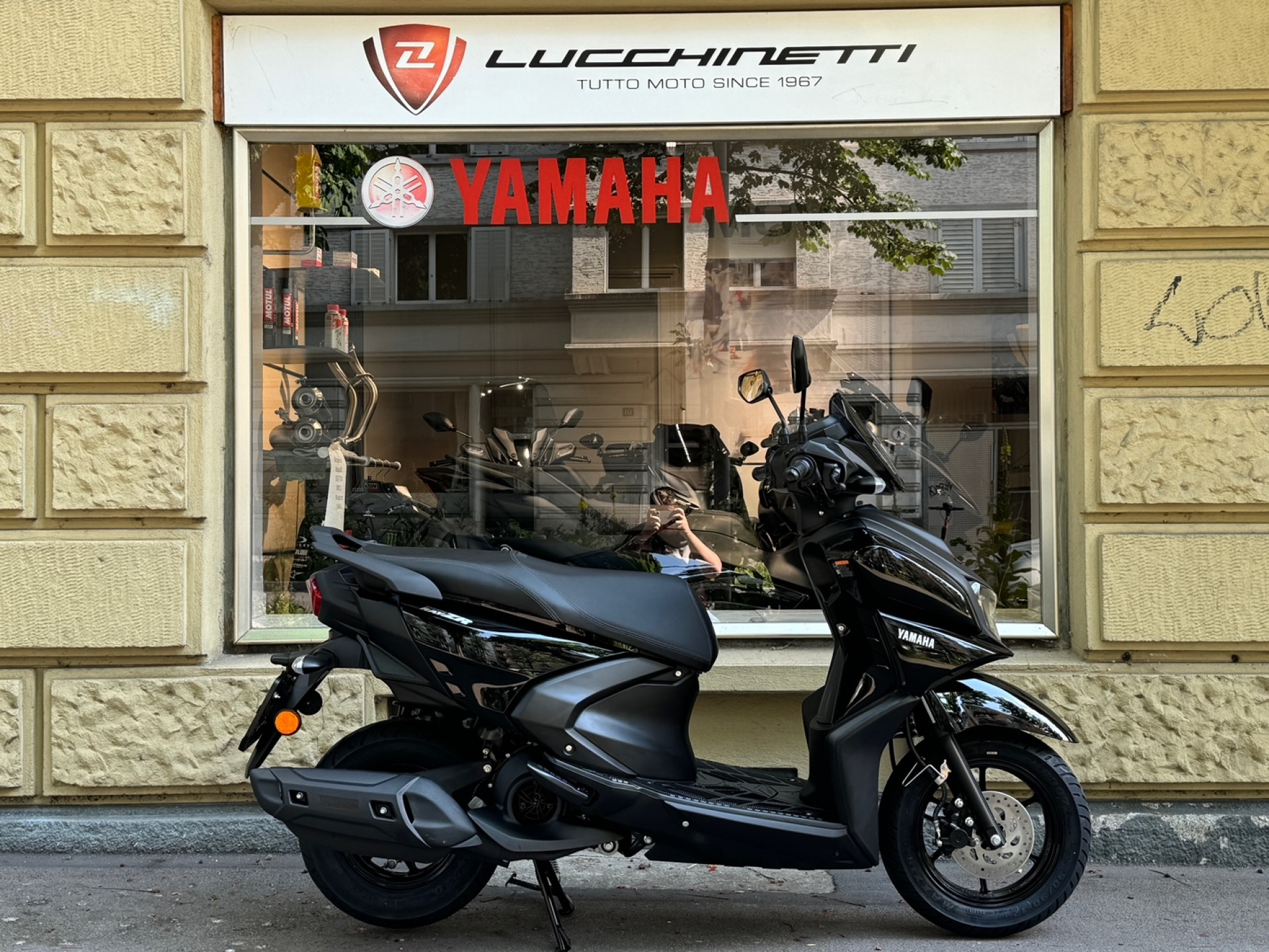 YAMAHA LCG 125 RayZR-image-0