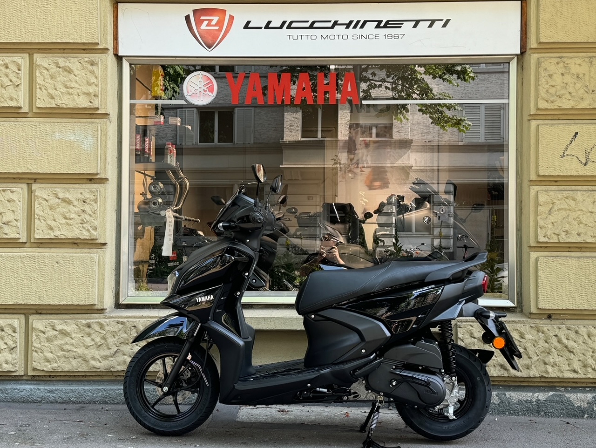 YAMAHA LCG 125 RayZR-image-1