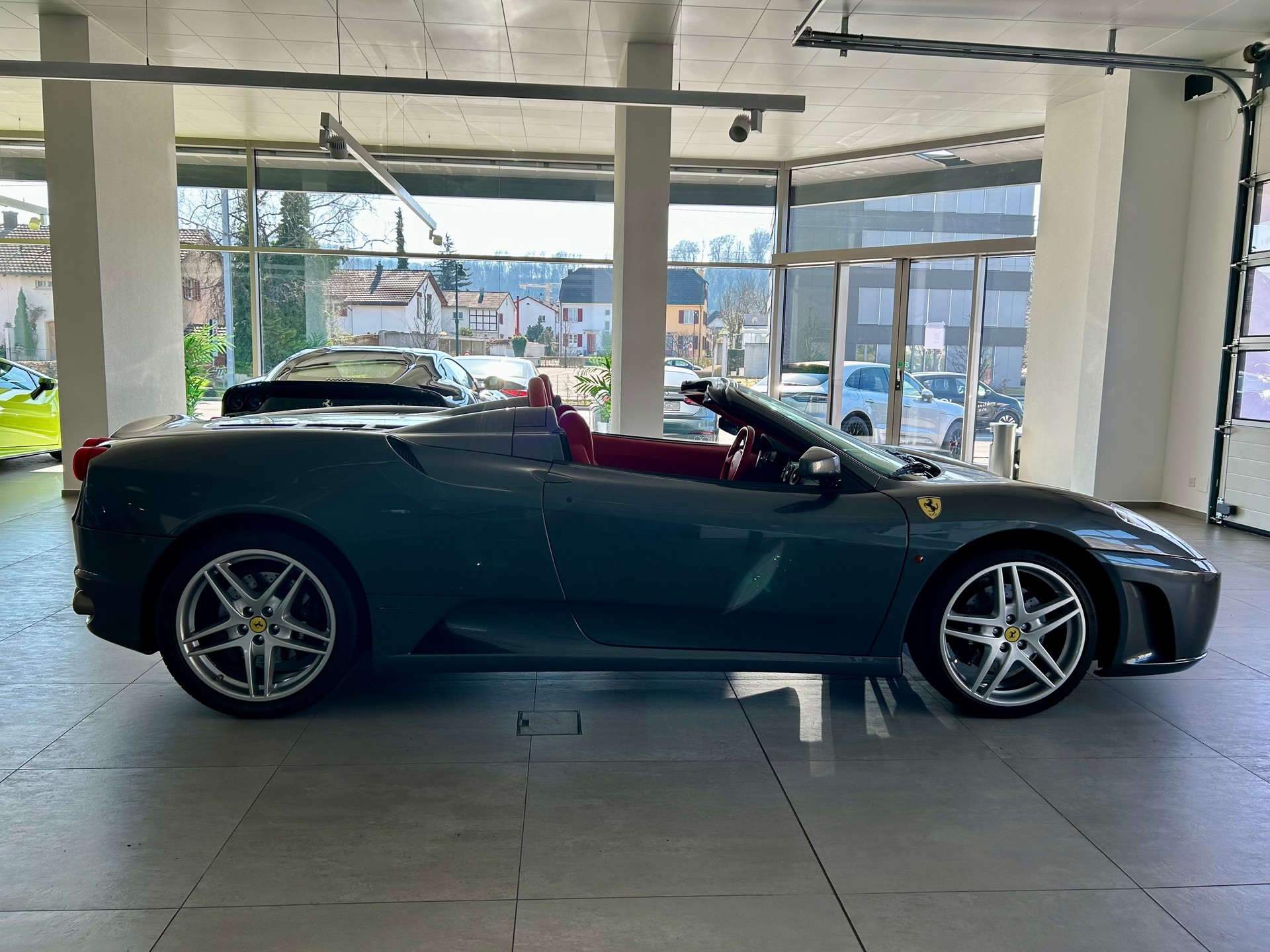 FERRARI F430 Spider-showroom-element-3