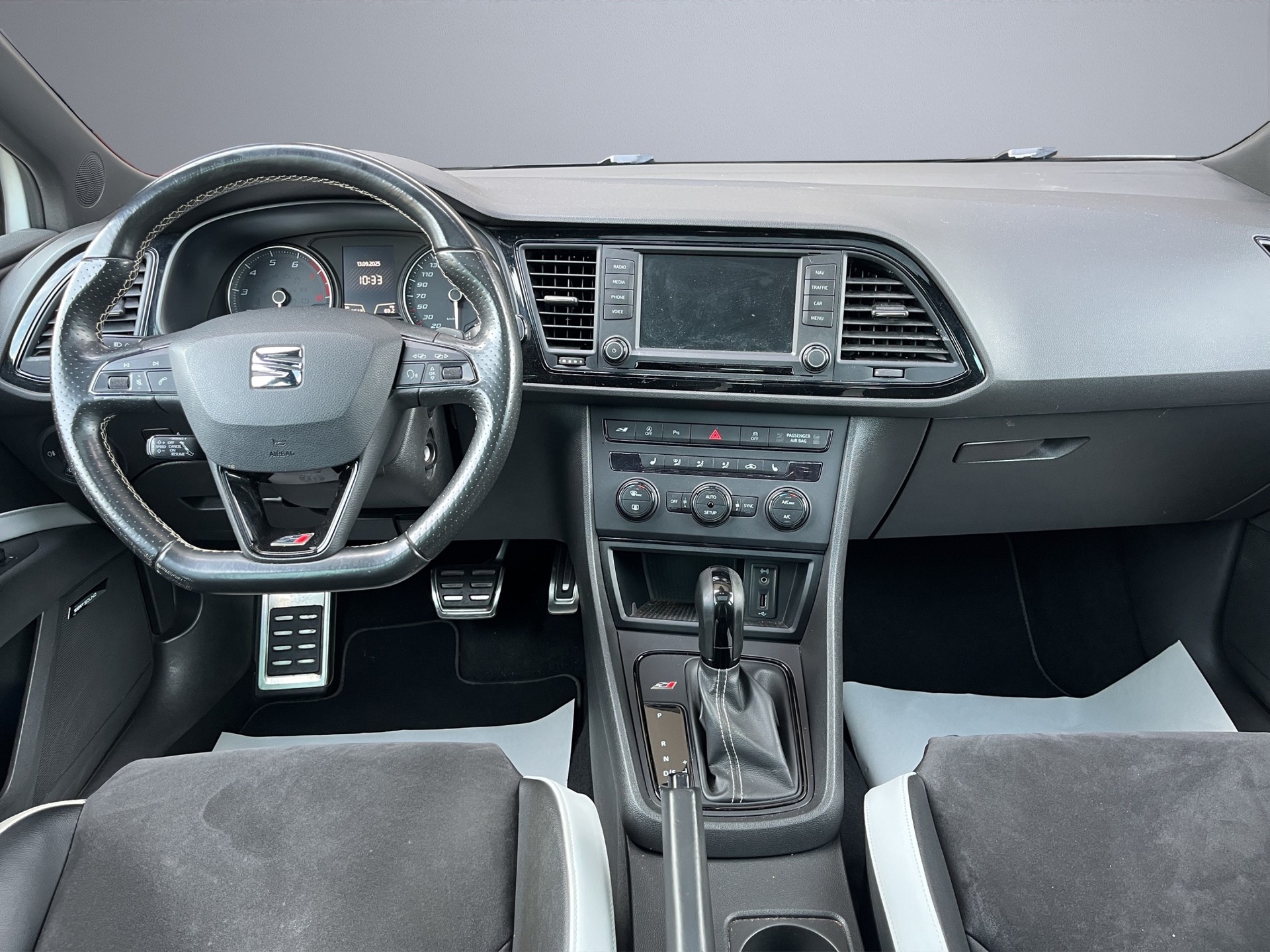 SEAT Leon 2.0 TSI Cupra 290 DSG-image-10