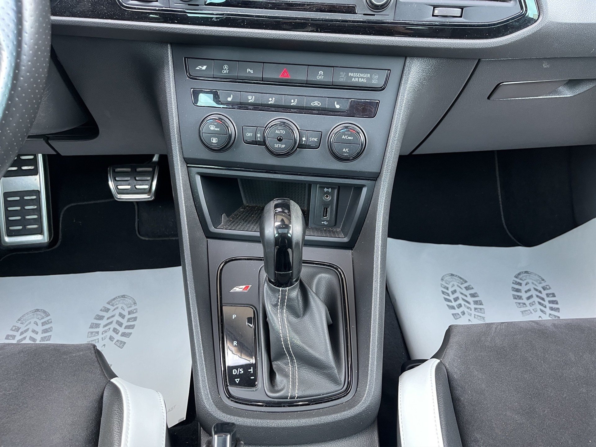 SEAT Leon 2.0 TSI Cupra 290 DSG-image-12