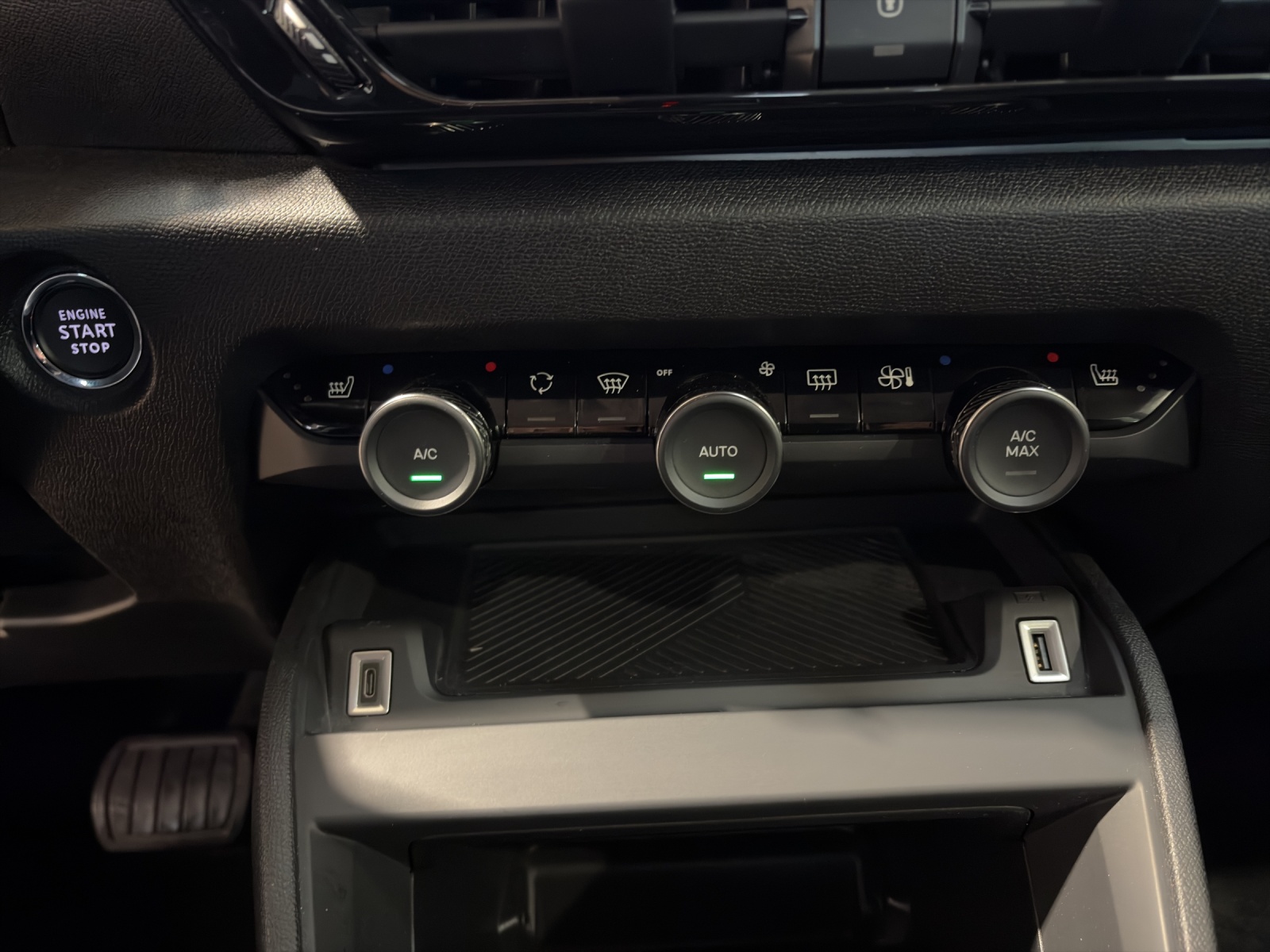 CITROEN C4 X 1.2 PureTech Swiss Editio-image-8