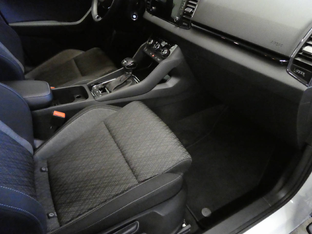 SKODA Karoq 1.5 TSI Style DSG-image-9