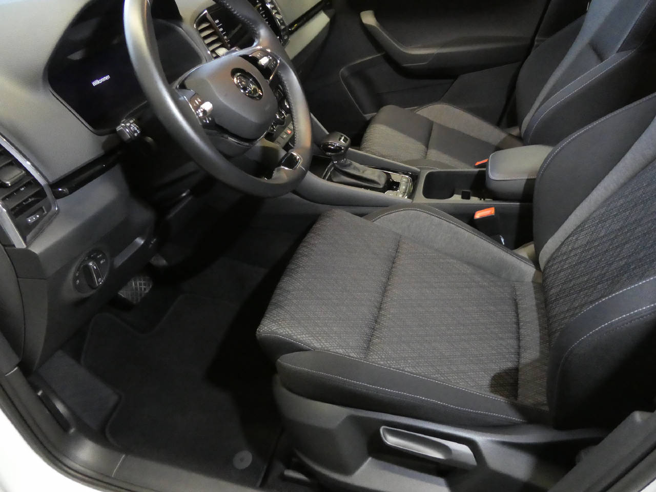 SKODA Karoq 1.5 TSI Style DSG-image-8