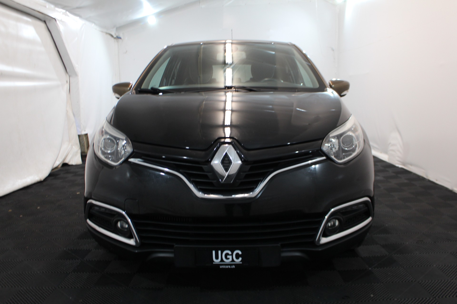 RENAULT Captur 1.2 TCe Privilege EDC S/S-showroom-element-1
