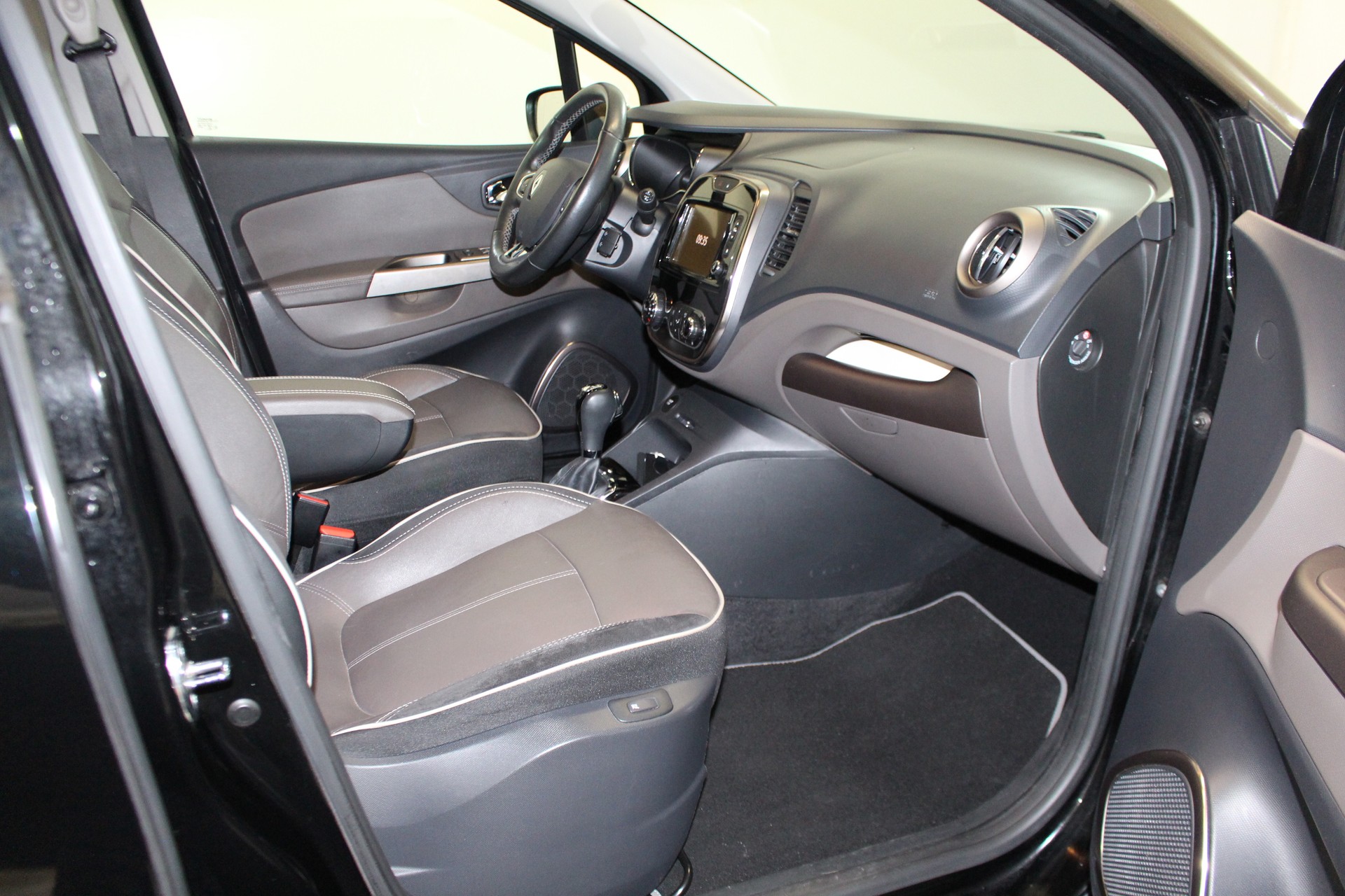 RENAULT Captur 1.2 TCe Privilege EDC S/S-image-10