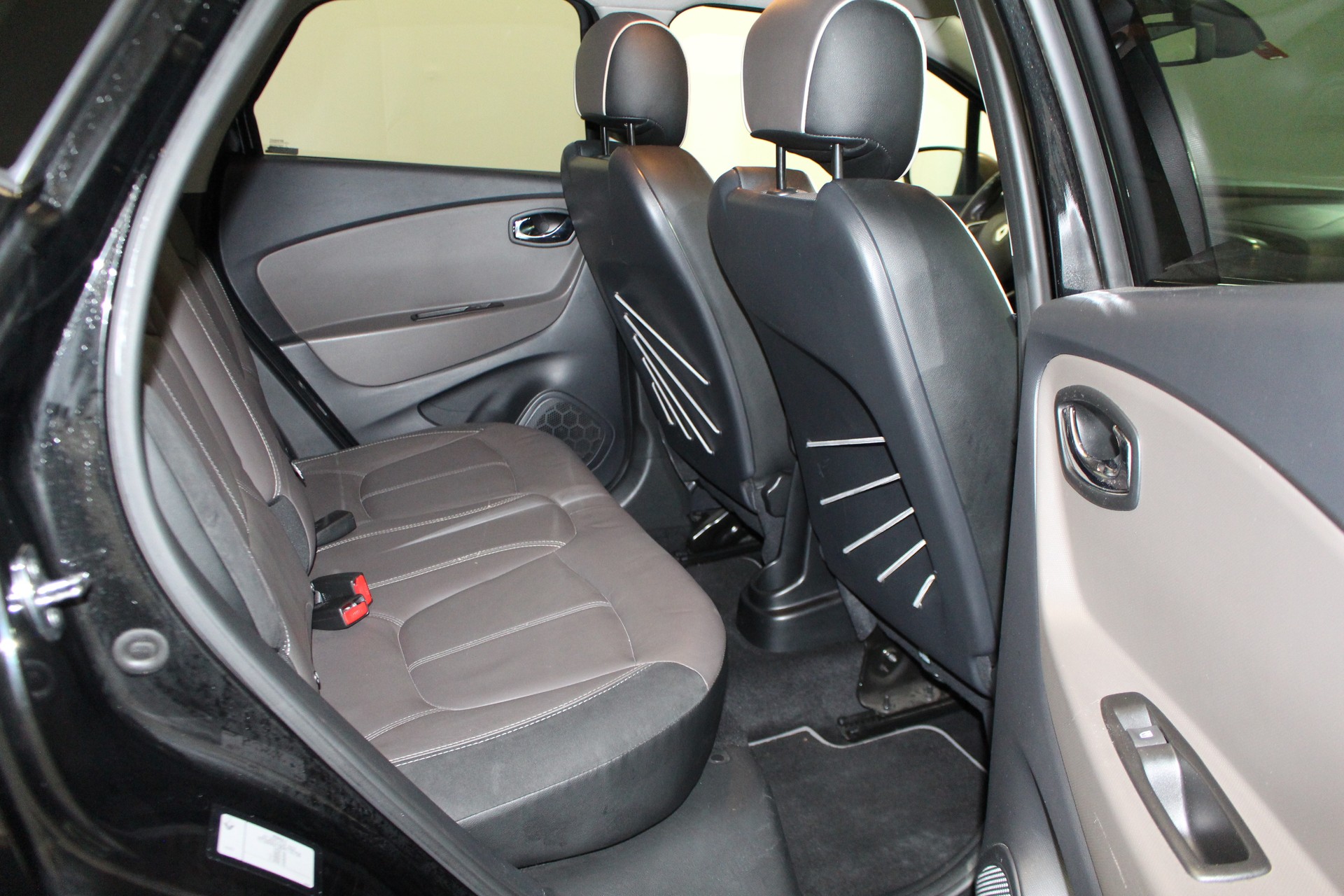 RENAULT Captur 1.2 TCe Privilege EDC S/S-image-9