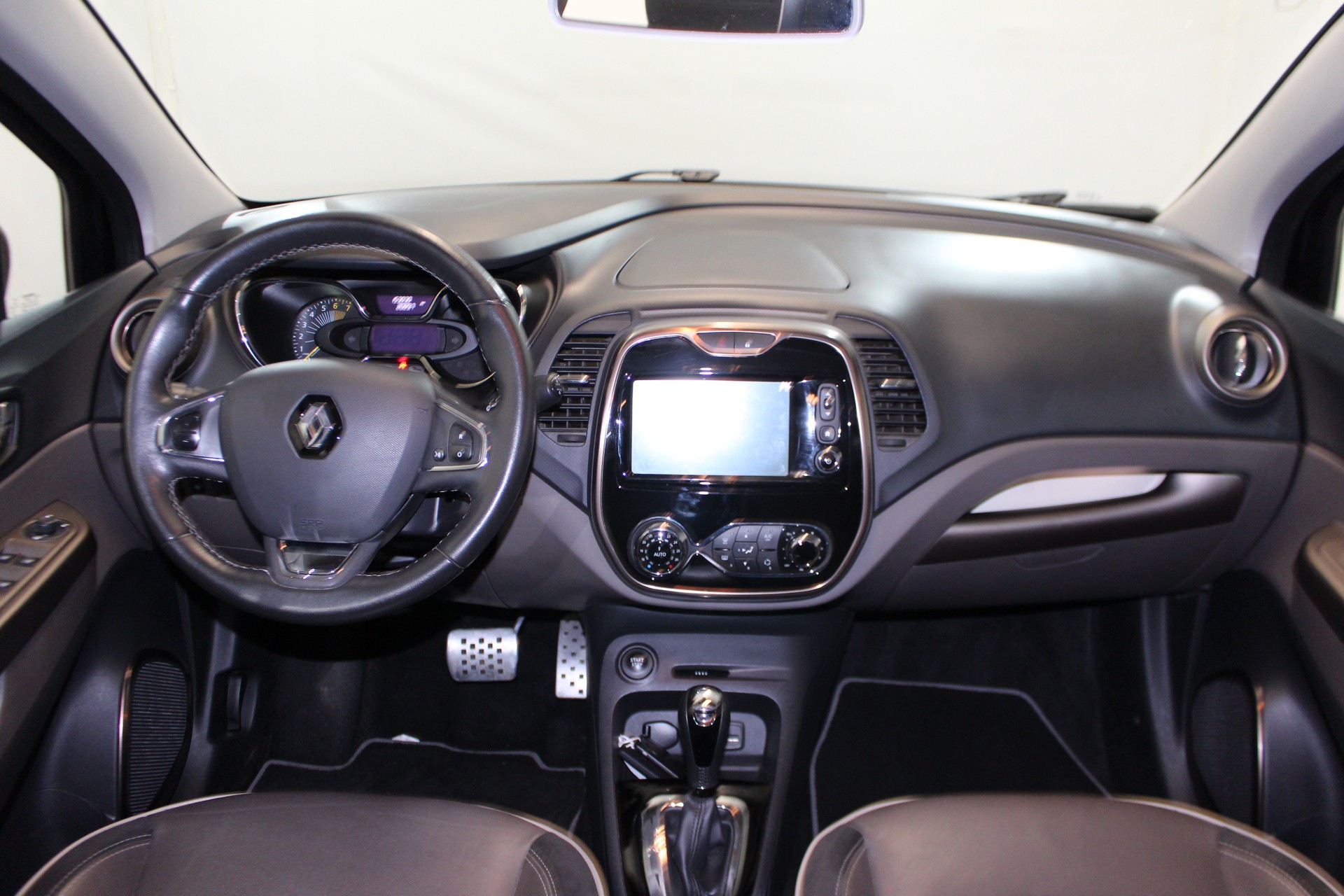 RENAULT Captur 1.2 TCe Privilege EDC S/S-image-12