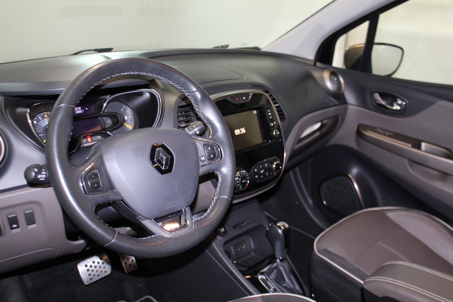 RENAULT Captur 1.2 TCe Privilege EDC S/S-image-11