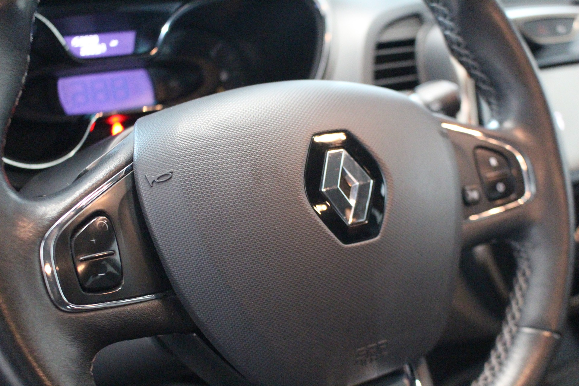 RENAULT Captur 1.2 TCe Privilege EDC S/S-image-13