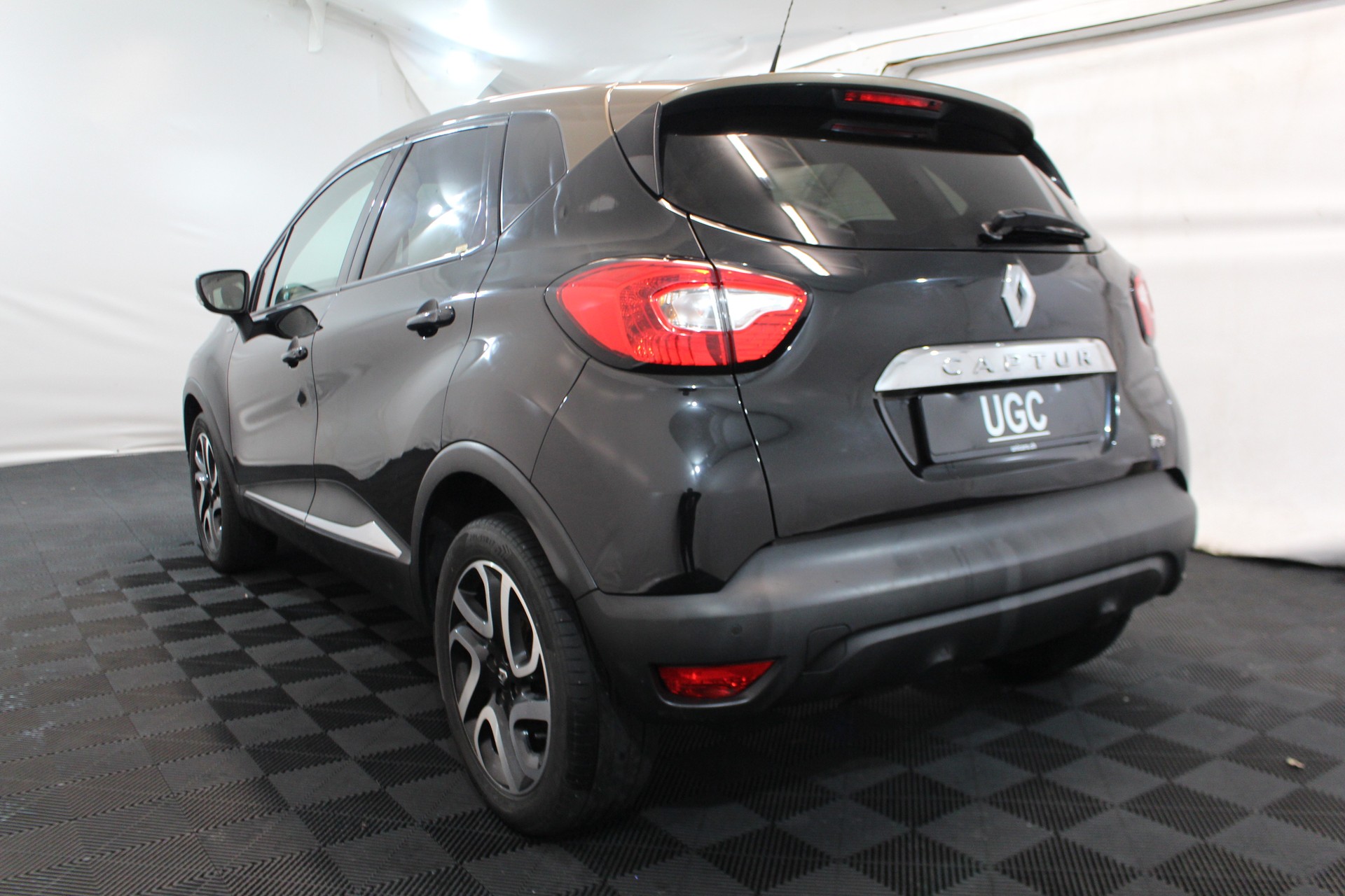 RENAULT Captur 1.2 TCe Privilege EDC S/S-showroom-element-3