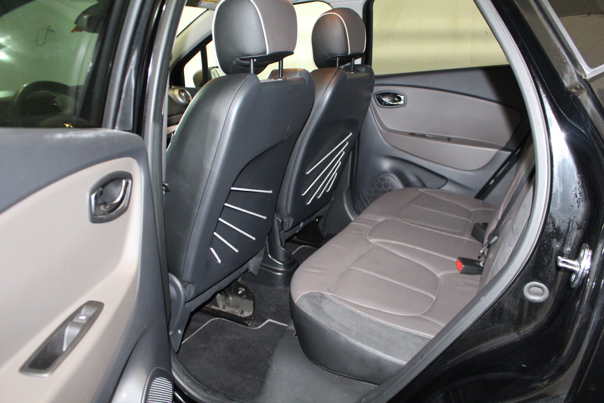 RENAULT Captur 1.2 TCe Privilege EDC S/S-image-7
