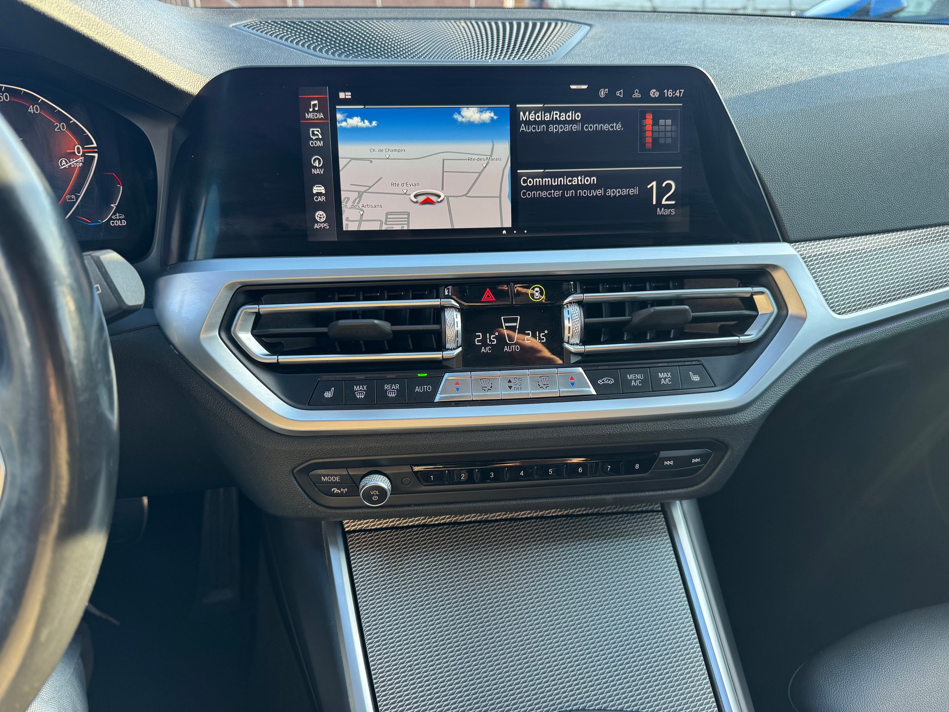 BMW 320d xDrive 48V Touring M Sport Steptronic-image-17