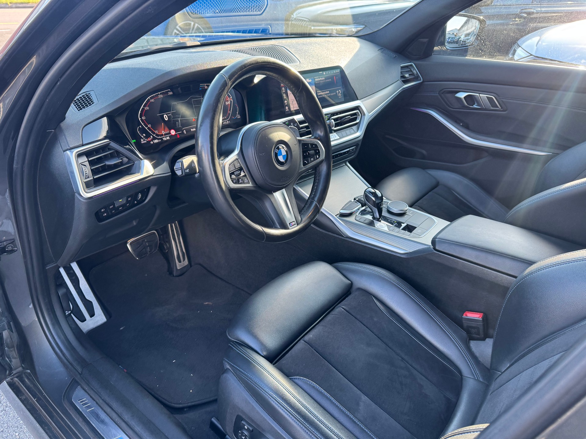 BMW 320d xDrive 48V Touring M Sport Steptronic-image-11