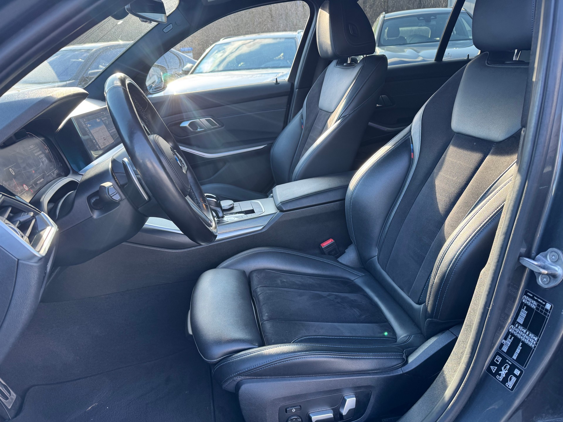BMW 320d xDrive 48V Touring M Sport Steptronic-image-9
