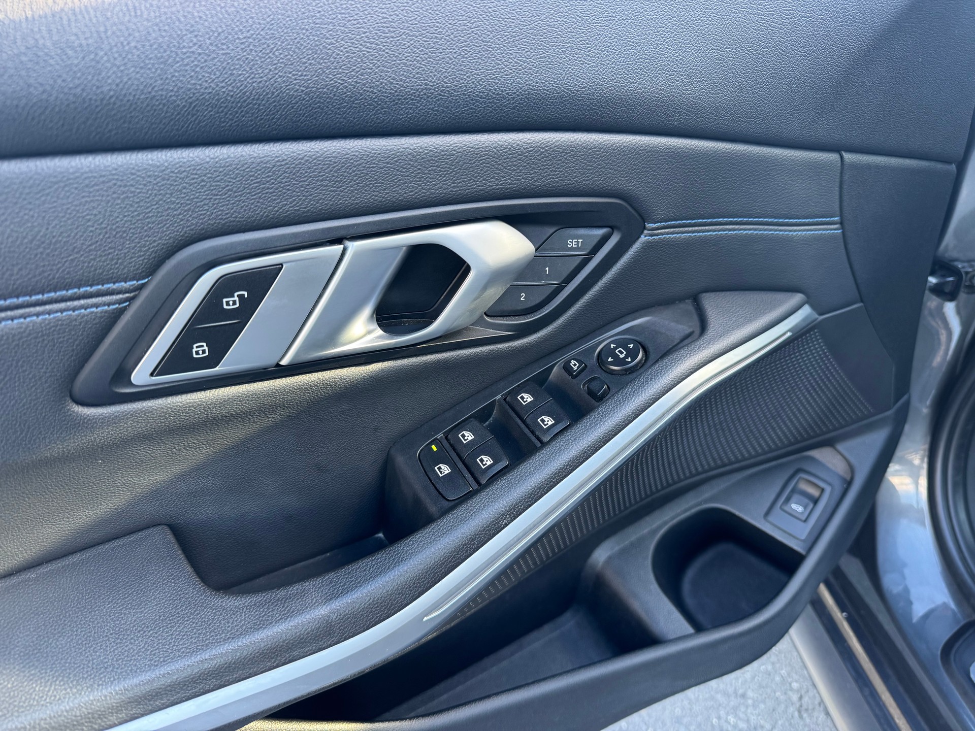 BMW 320d xDrive 48V Touring M Sport Steptronic-image-13