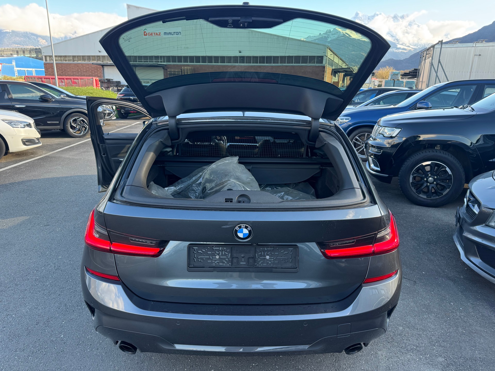 BMW 320d xDrive 48V Touring M Sport Steptronic-image-25