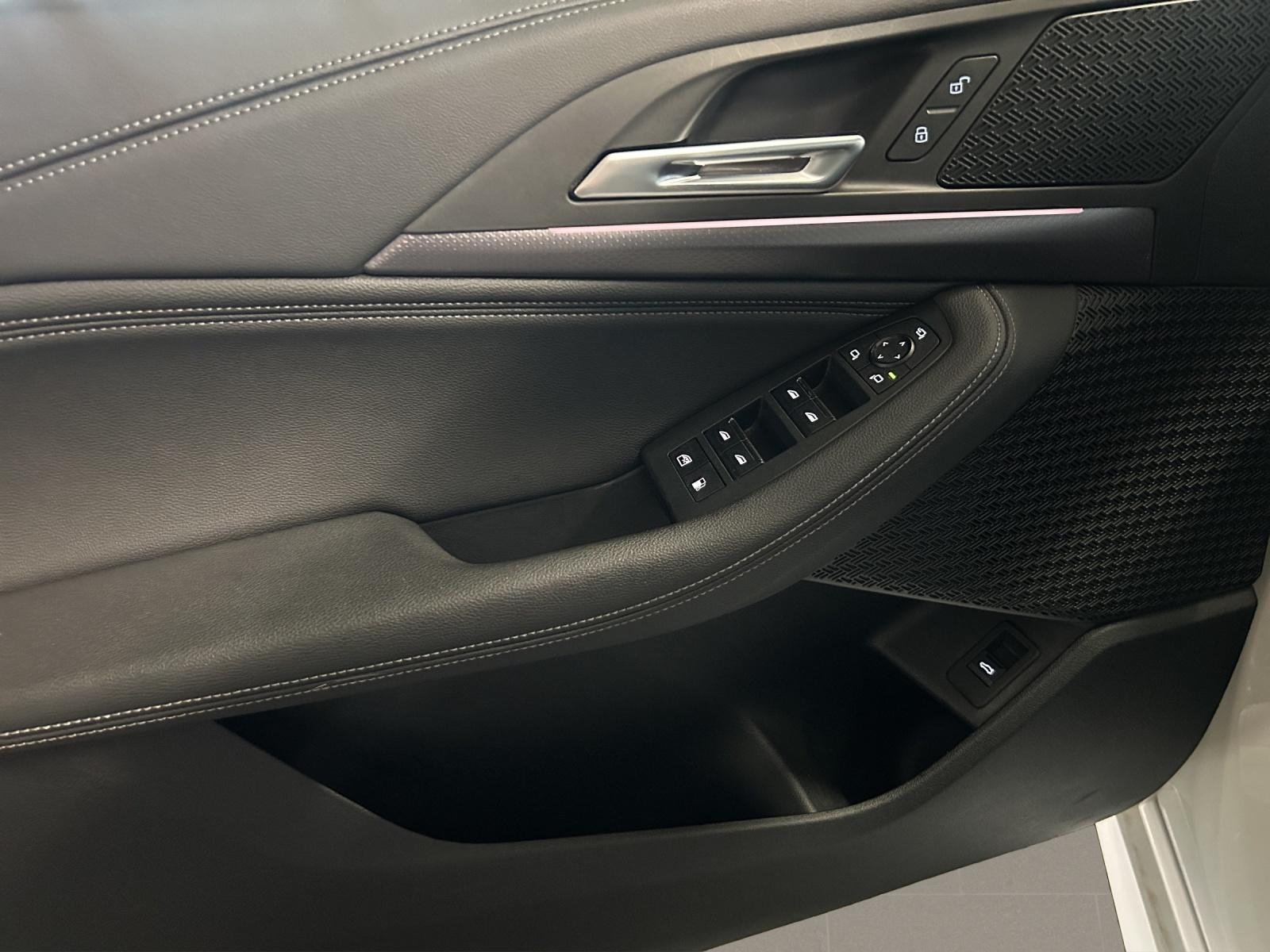 BMW 230e xDrive paddles Active Tourer-image-12