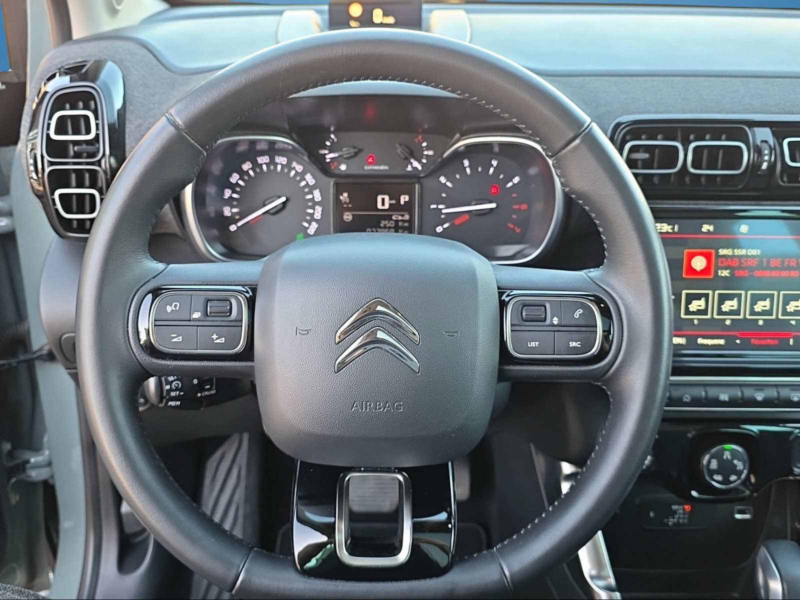 CITROEN C3 Aircross 1.2i PureTech Shine Pack EAT6-image-12