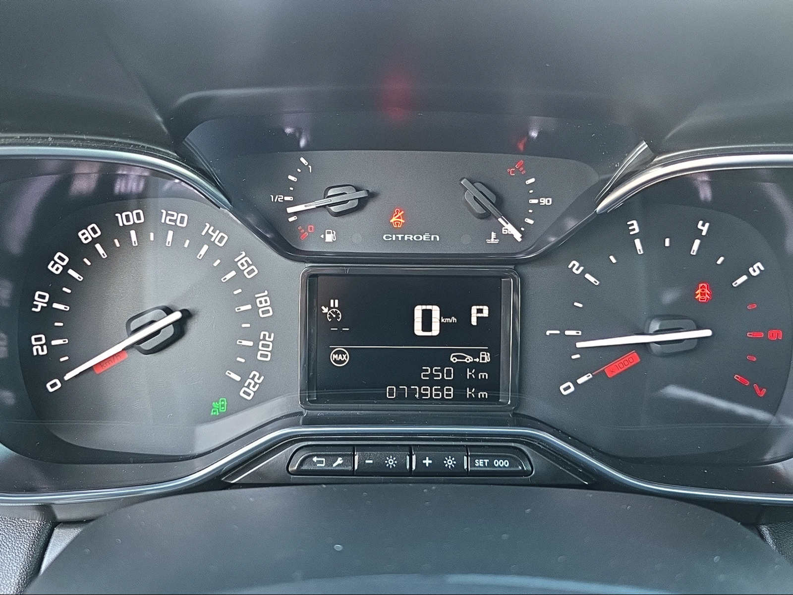 CITROEN C3 Aircross 1.2i PureTech Shine Pack EAT6-image-13