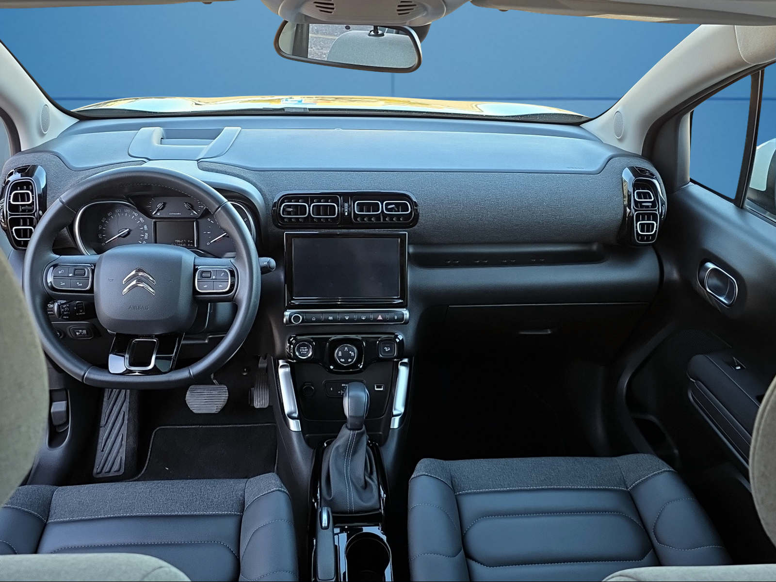 CITROEN C3 Aircross 1.2i PureTech Shine Pack EAT6-image-9