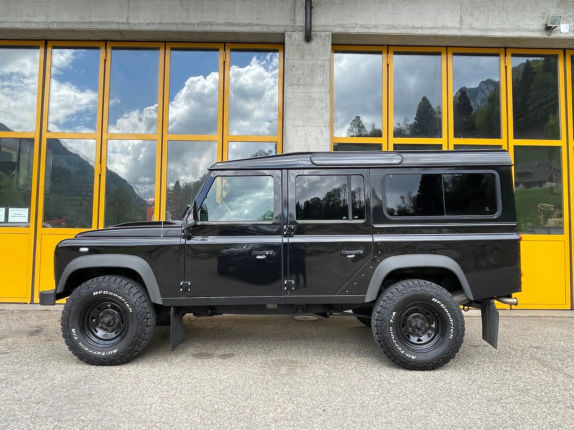 LAND ROVER Defender 110 2.4 TD4 Station Wagon