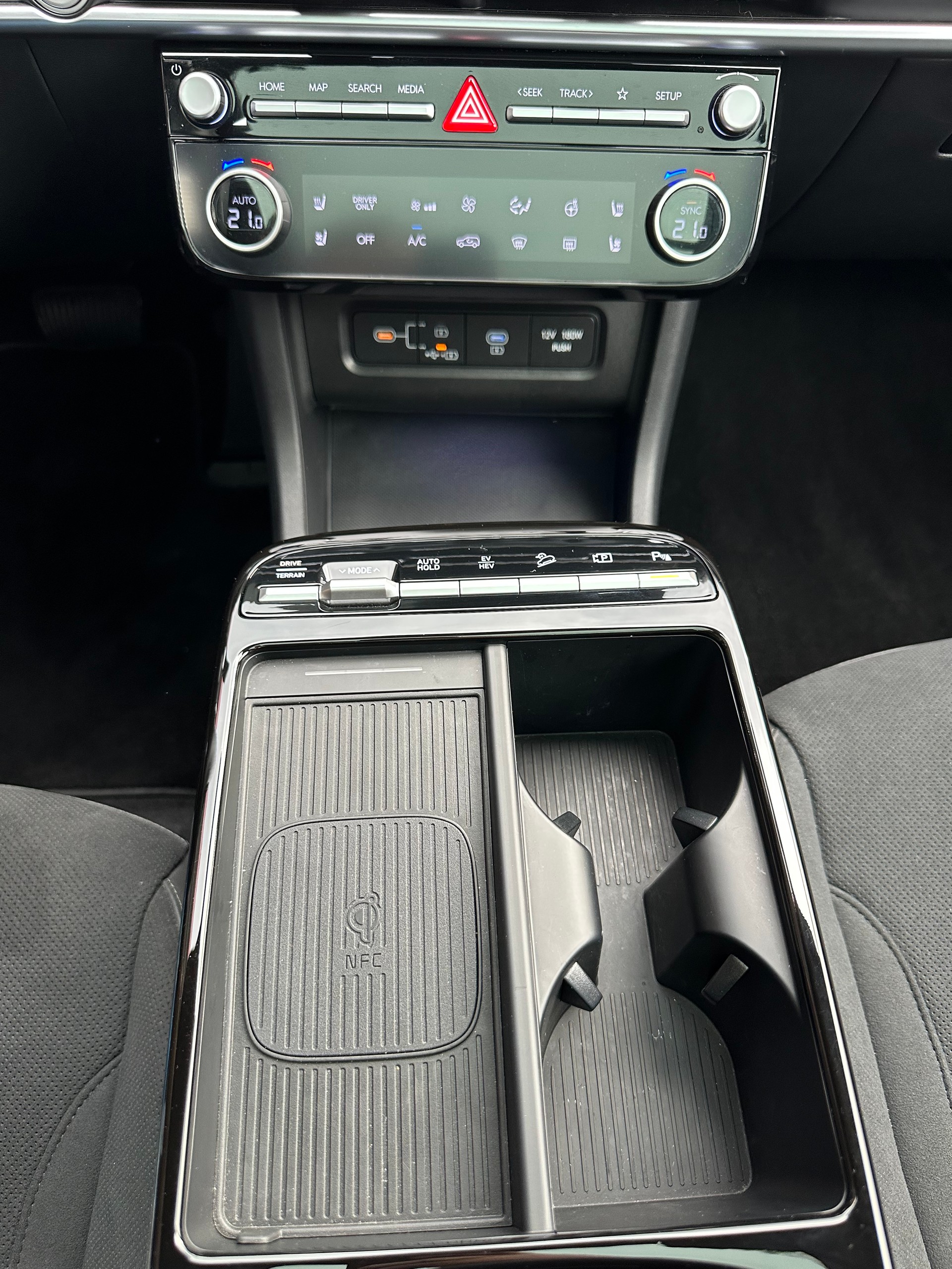 HYUNDAI Tucson 1.6 TGDI PHEV 20th Anniversary 4WD-image-6