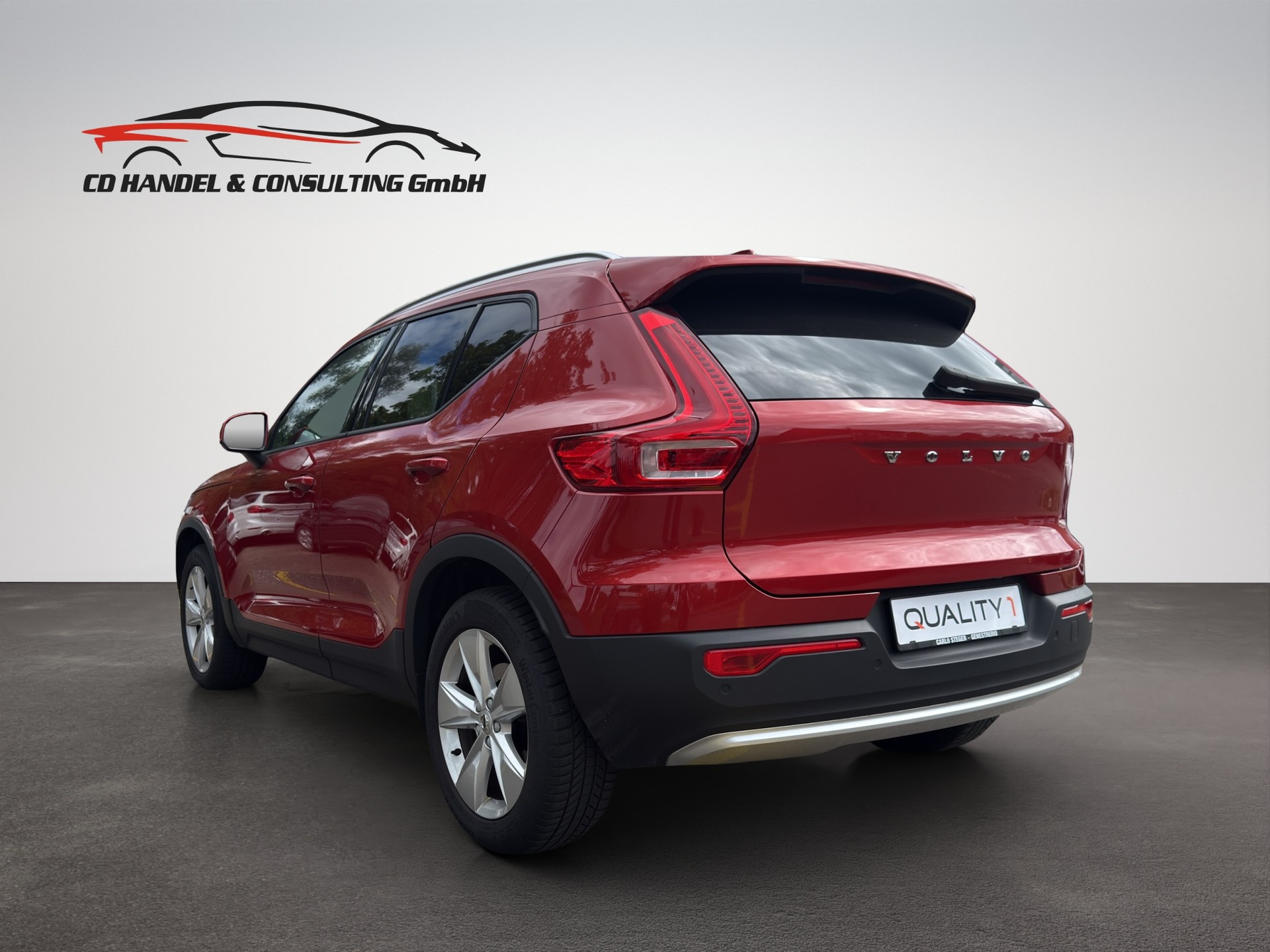 VOLVO XC40 B3 Benzin Mild Hybrid Core DCT-image-4