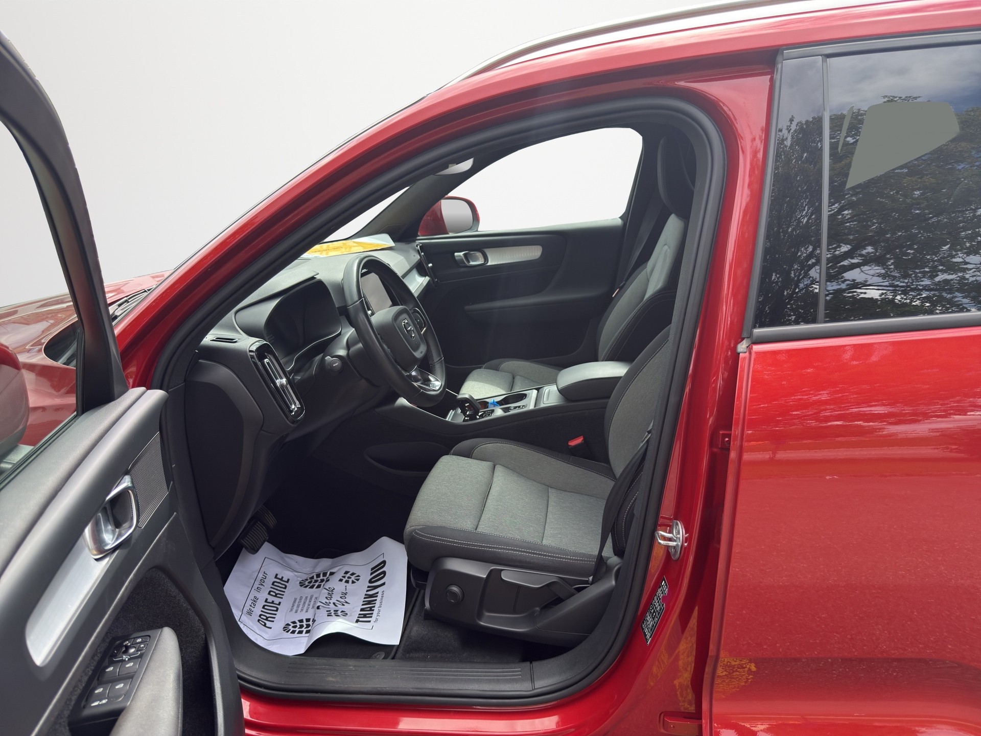 VOLVO XC40 B3 Benzin Mild Hybrid Core DCT-image-8