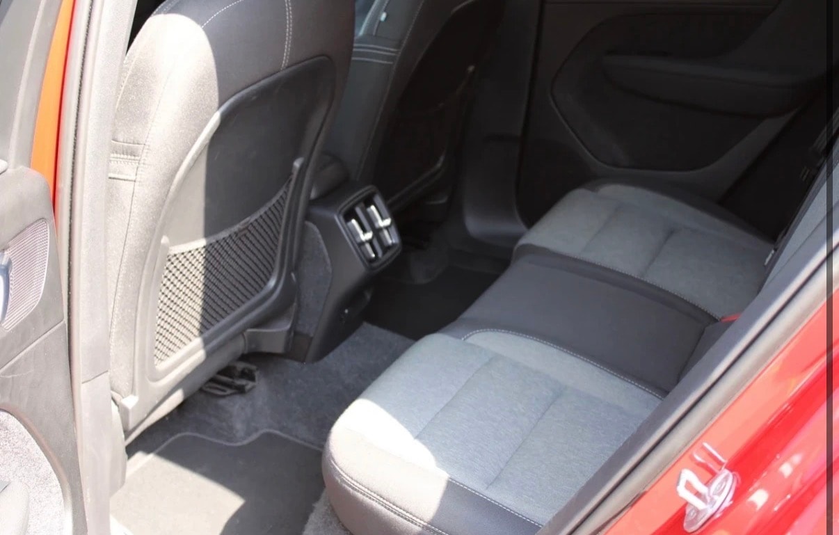 VOLVO XC40 B3 Benzin Mild Hybrid Core DCT-image-9