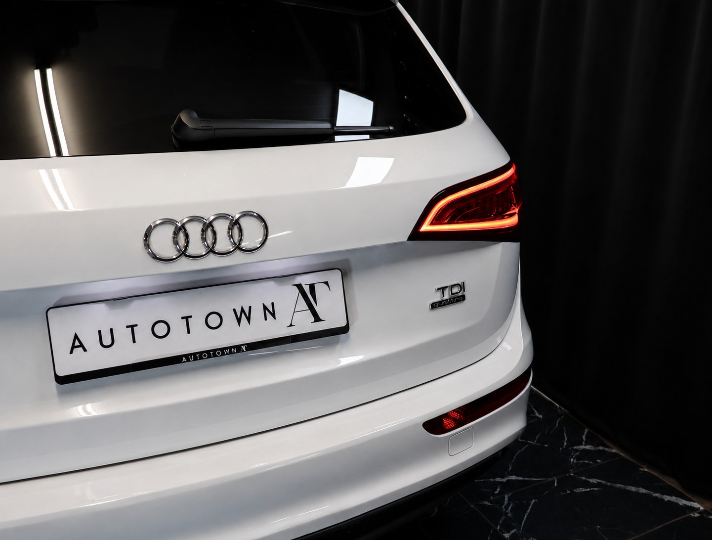 AUDI Q5 2.0 TDI S-tronic-image-18