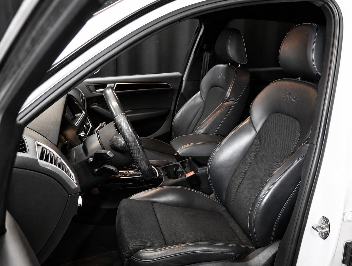 AUDI Q5 2.0 TDI S-tronic-showroom-element-3