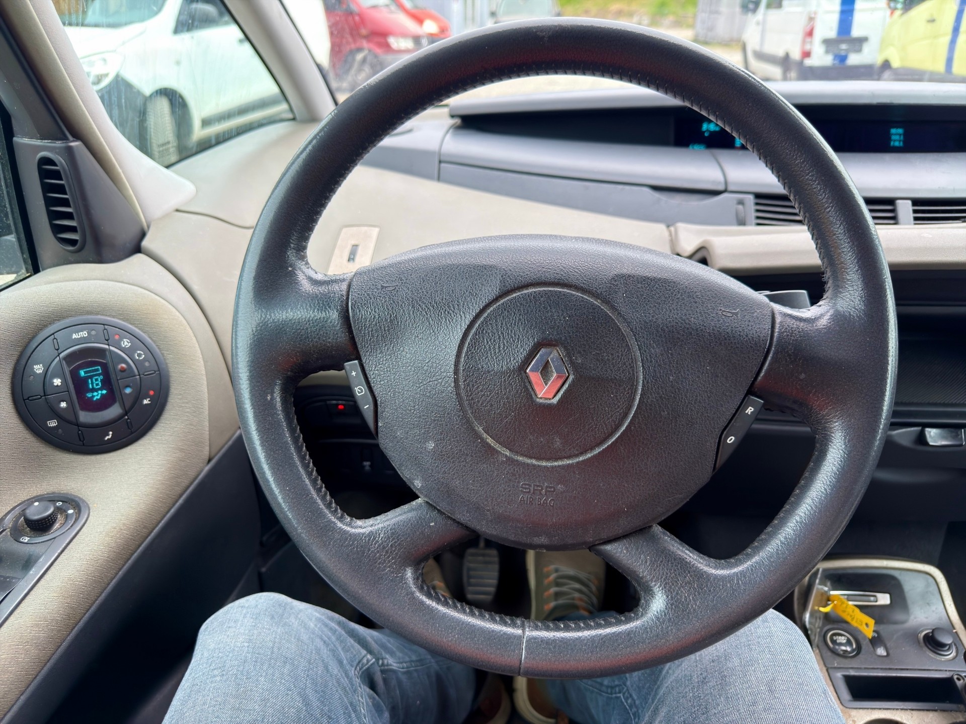 RENAULT Grand Espace 2.2 dCi Privilège 7 Plätze-image-16
