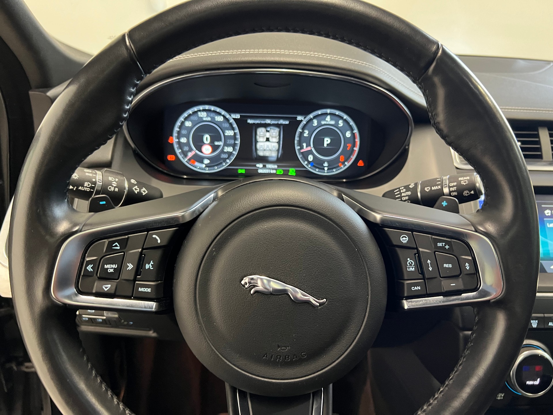 JAGUAR E-Pace 2.0 T 250 R-Dynamic HSE AWD-showroom-element-3