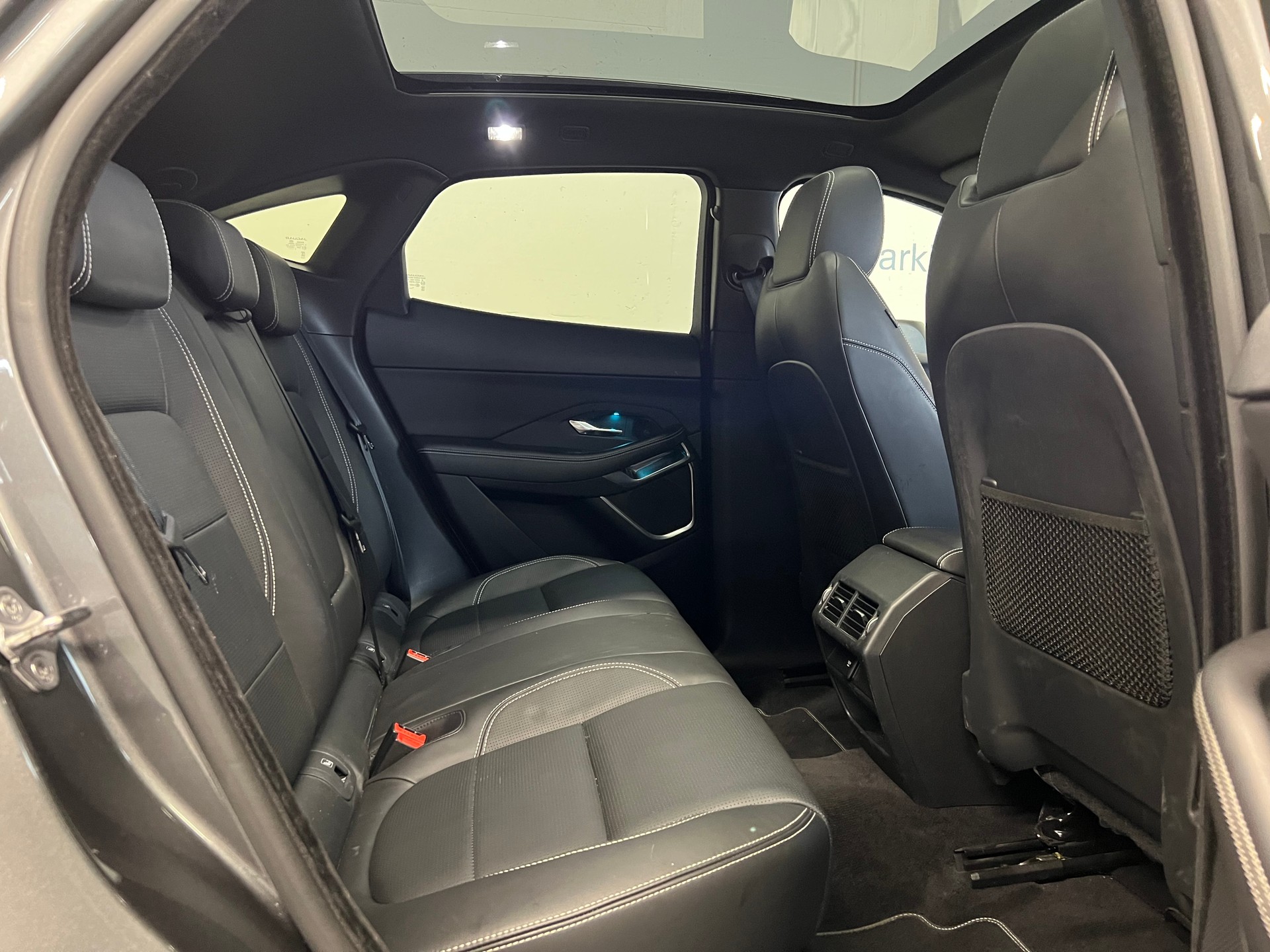 JAGUAR E-Pace 2.0 T 250 R-Dynamic HSE AWD-image-6