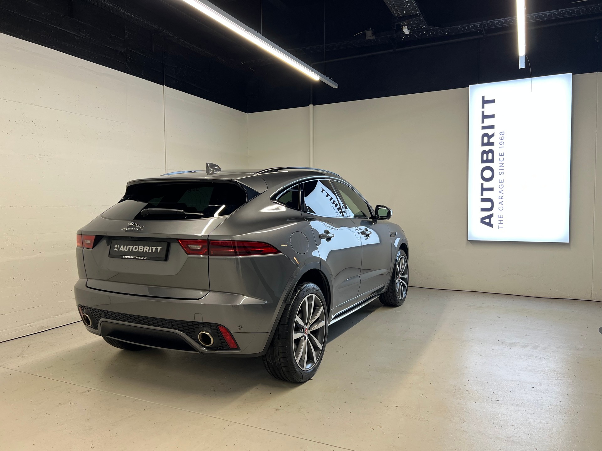 JAGUAR E-Pace 2.0 T 250 R-Dynamic HSE AWD-showroom-element-1