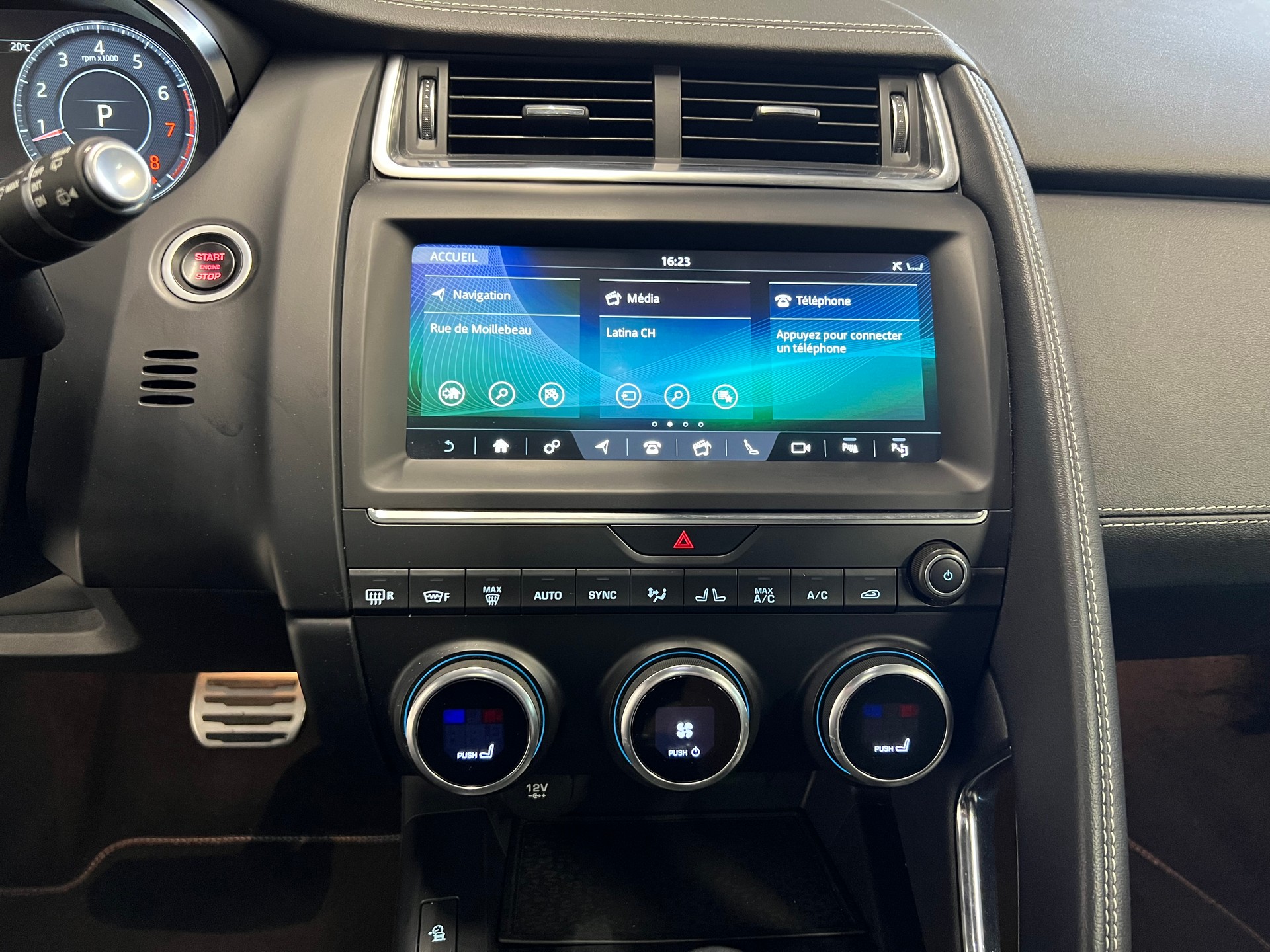 JAGUAR E-Pace 2.0 T 250 R-Dynamic HSE AWD-image-4