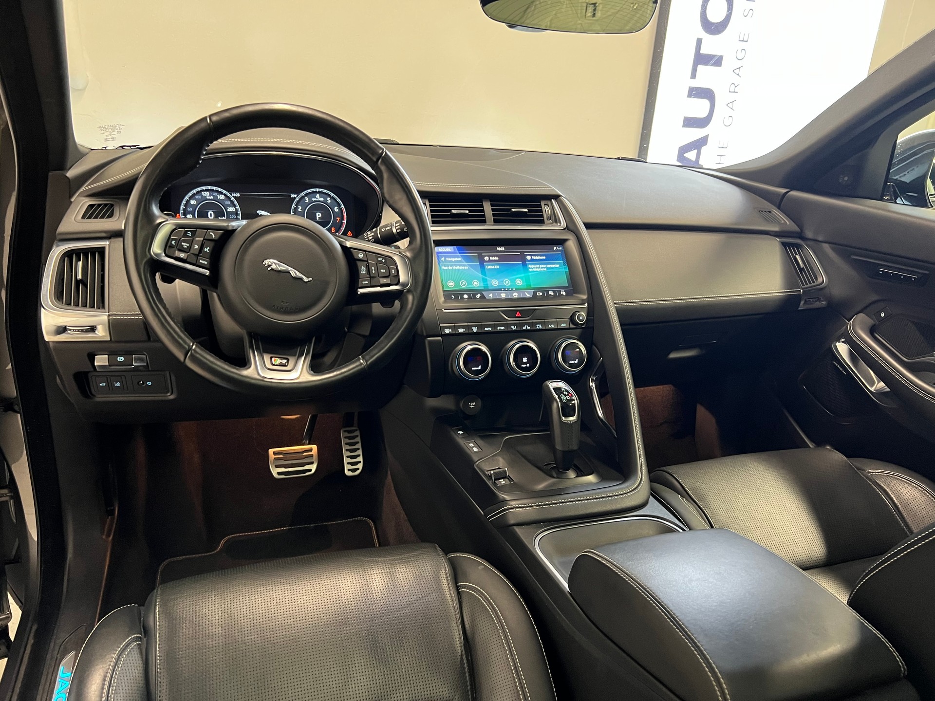 JAGUAR E-Pace 2.0 T 250 R-Dynamic HSE AWD-showroom-element-2