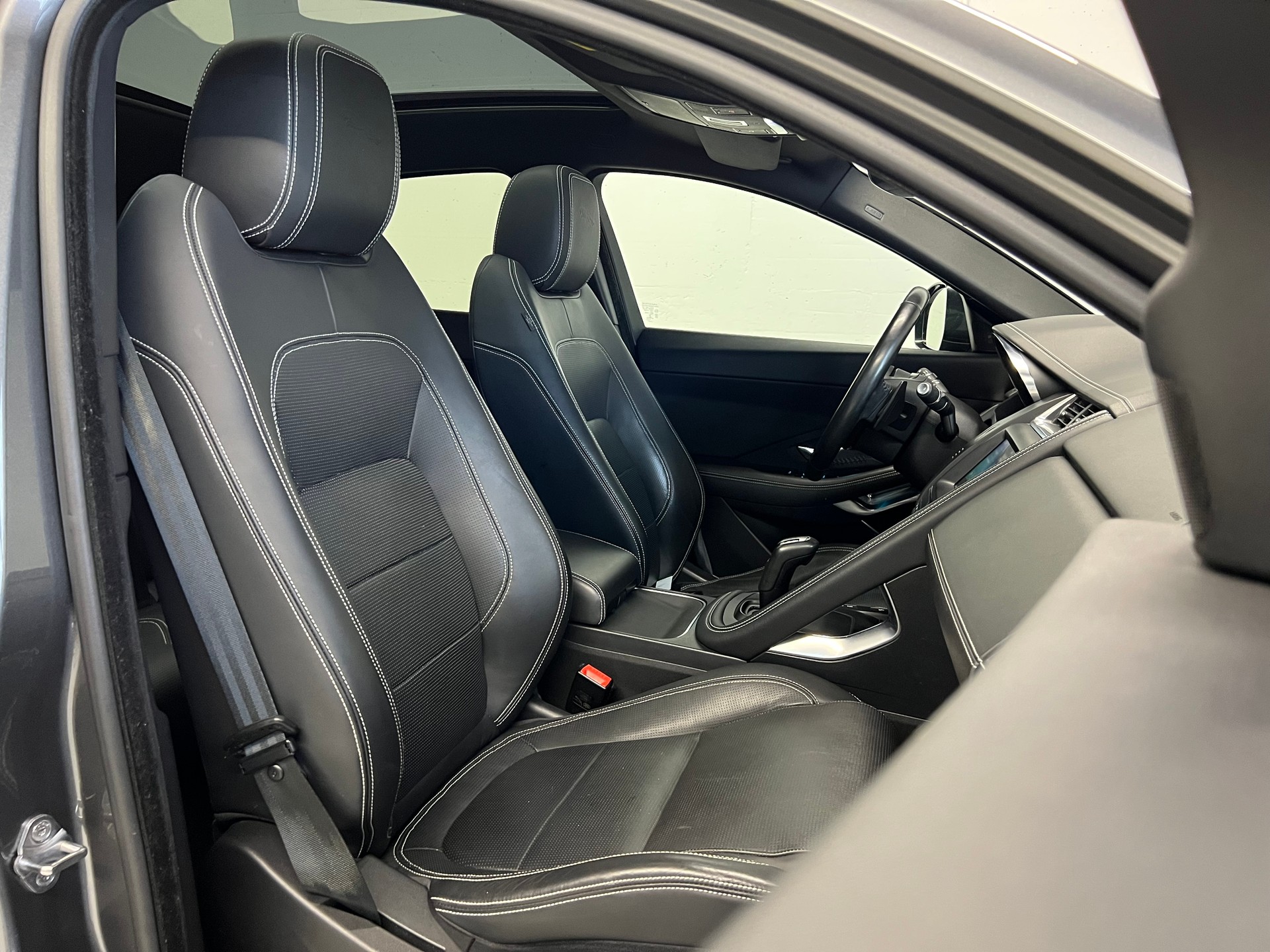 JAGUAR E-Pace 2.0 T 250 R-Dynamic HSE AWD-image-5